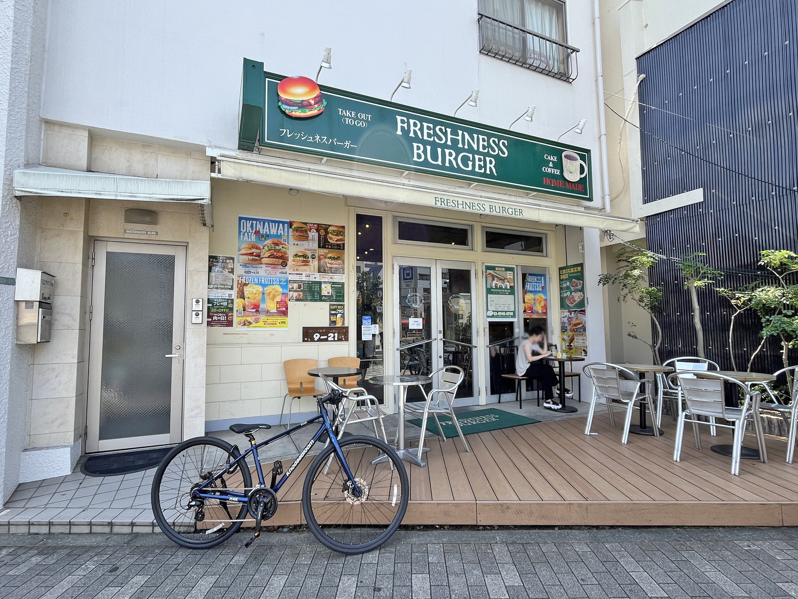 徒歩3分のフレッシュネスバーガー千石駅前店