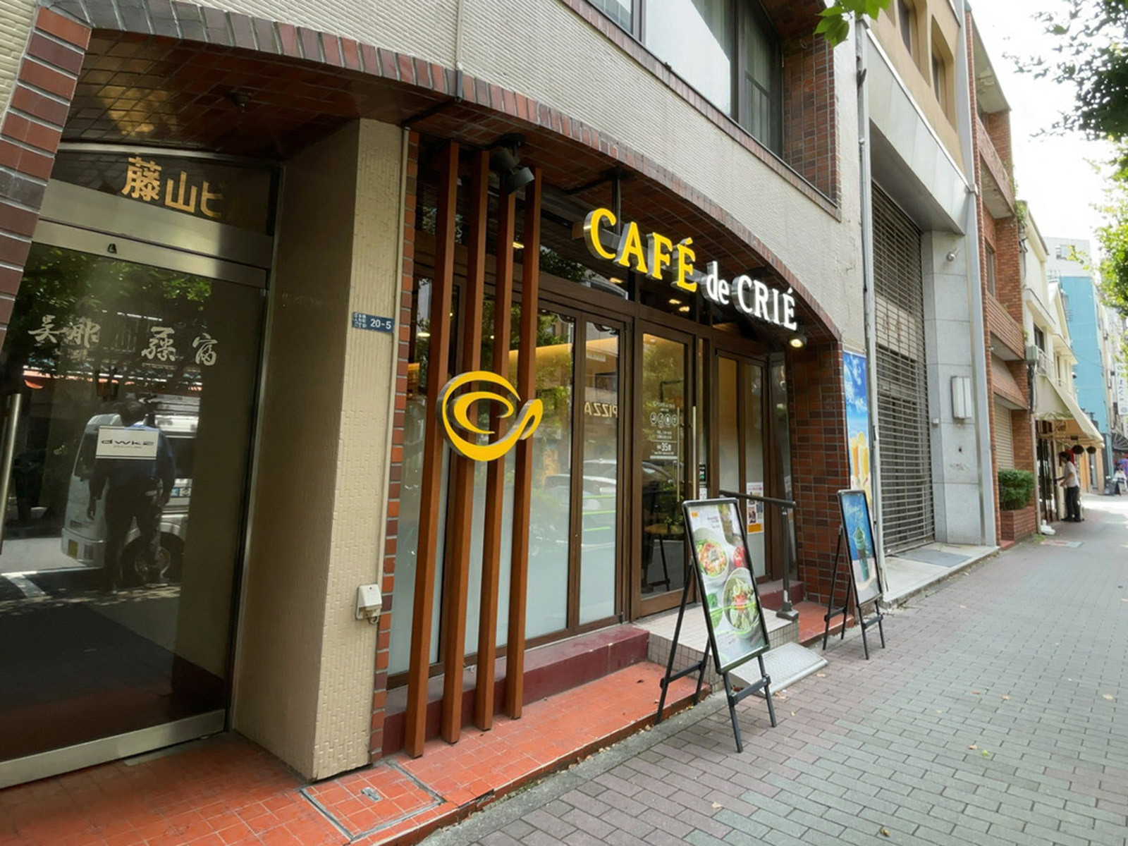 徒歩2分のカフェ・ド・クリエ人形町2丁目店