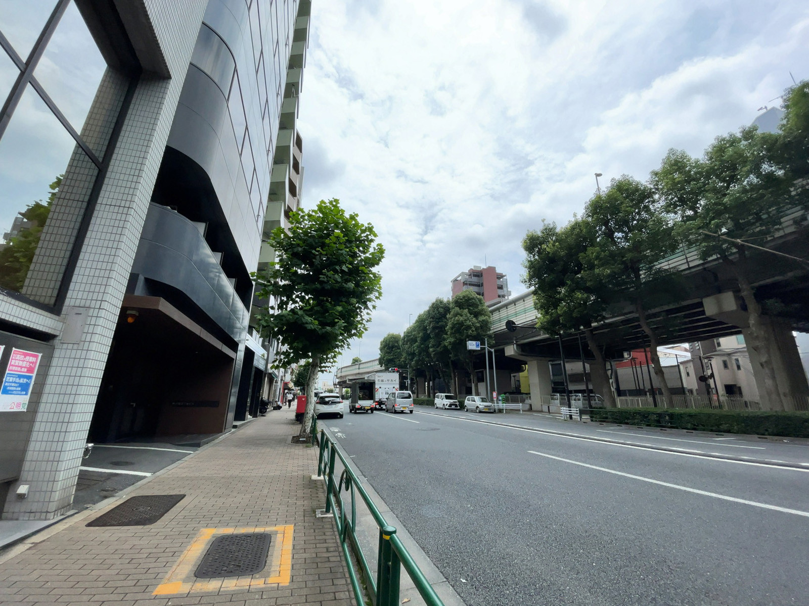 マーブル東池袋前面の日出通り