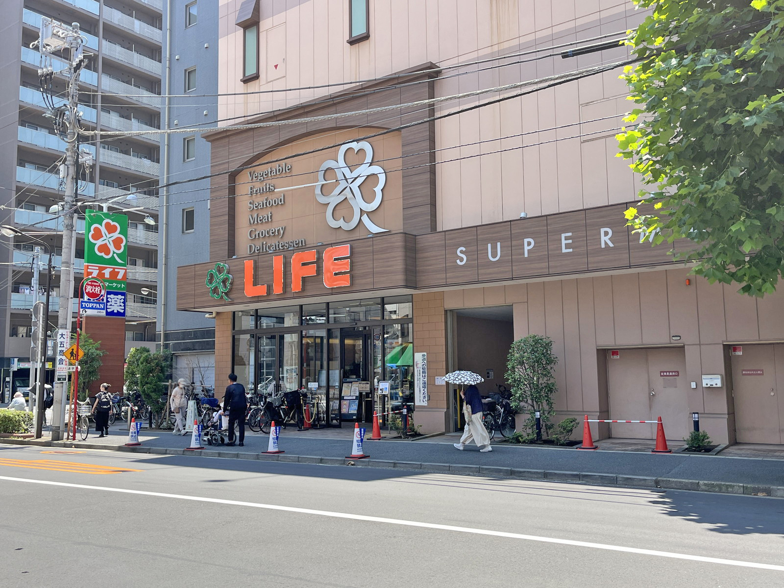 徒歩3分のライフ神田和泉町店