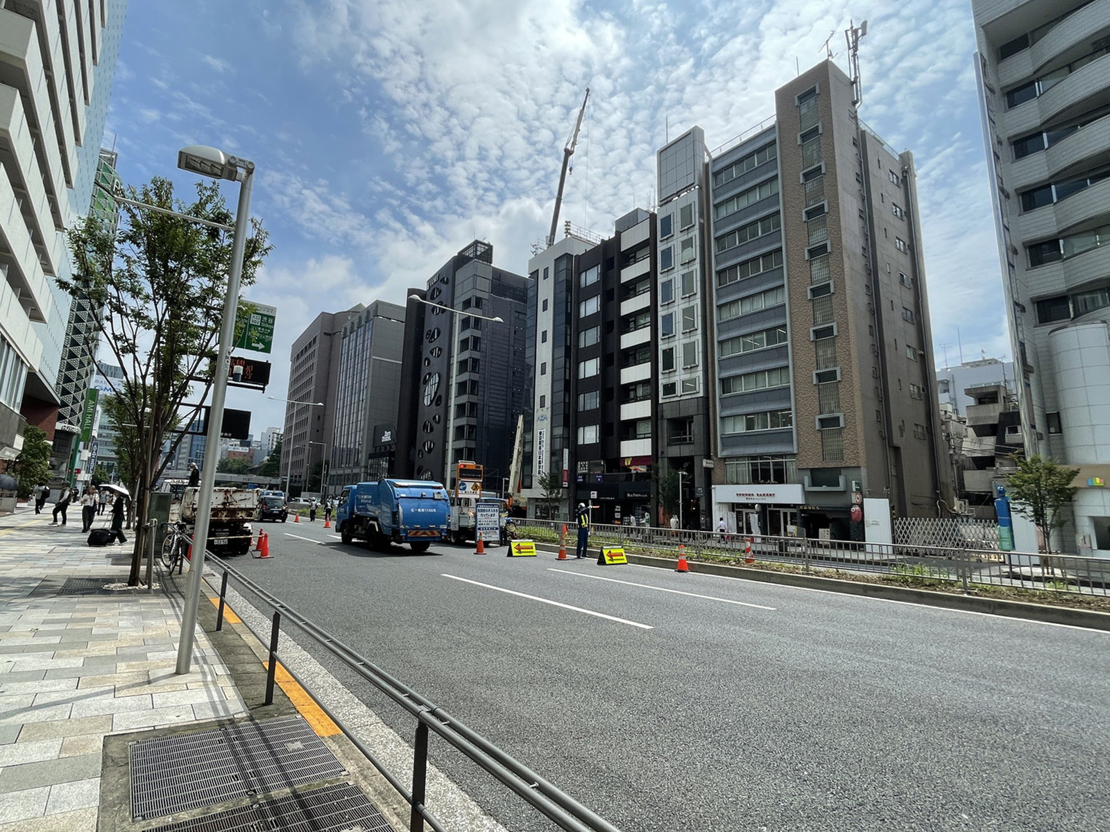 青山ダイヤモンドビル前面の青山通り