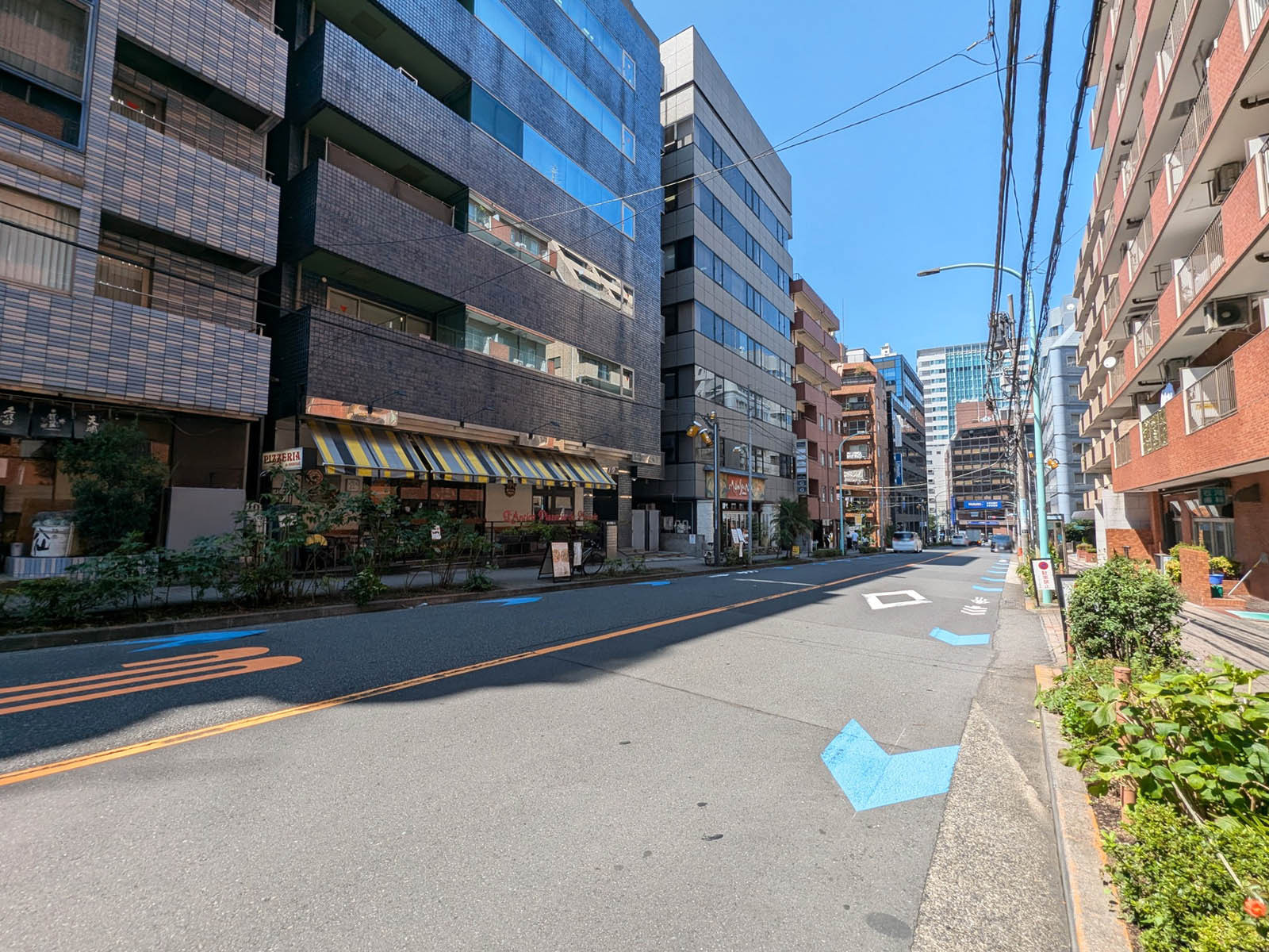 第1伊藤ビル前面の通り