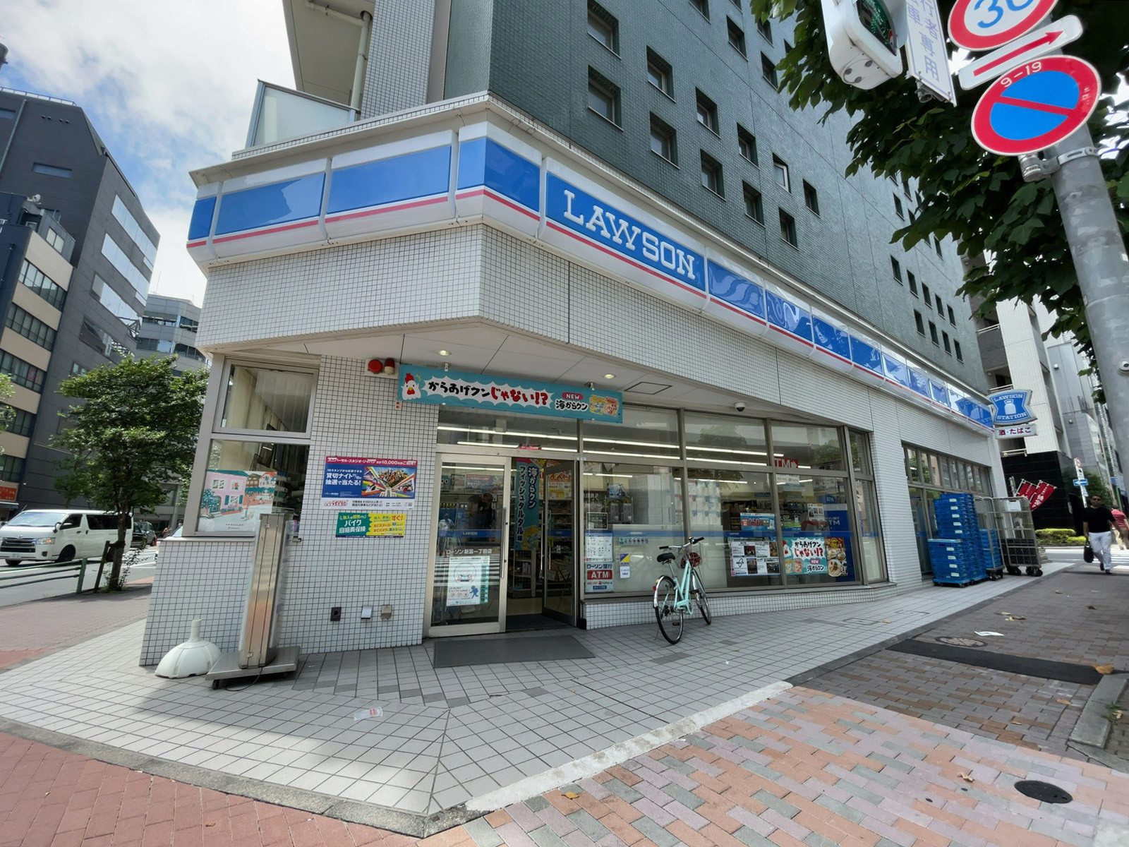 徒歩2分のローソン 新富一丁目店
