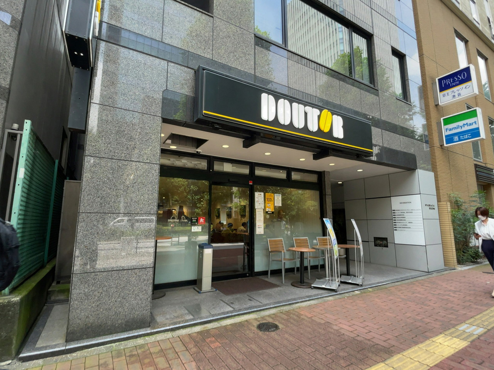 隣のドトールコーヒーショップ 池袋グリーン大通り店