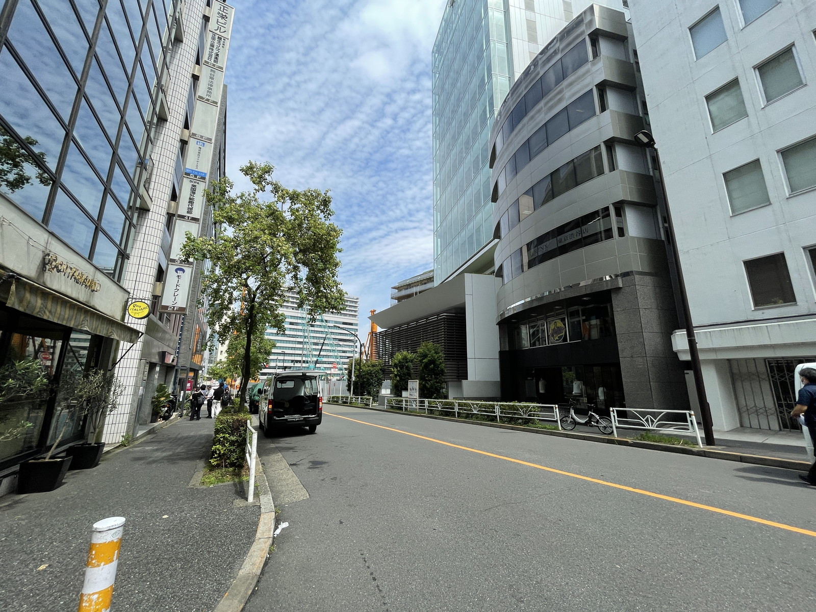 正栄ビル前面の通り