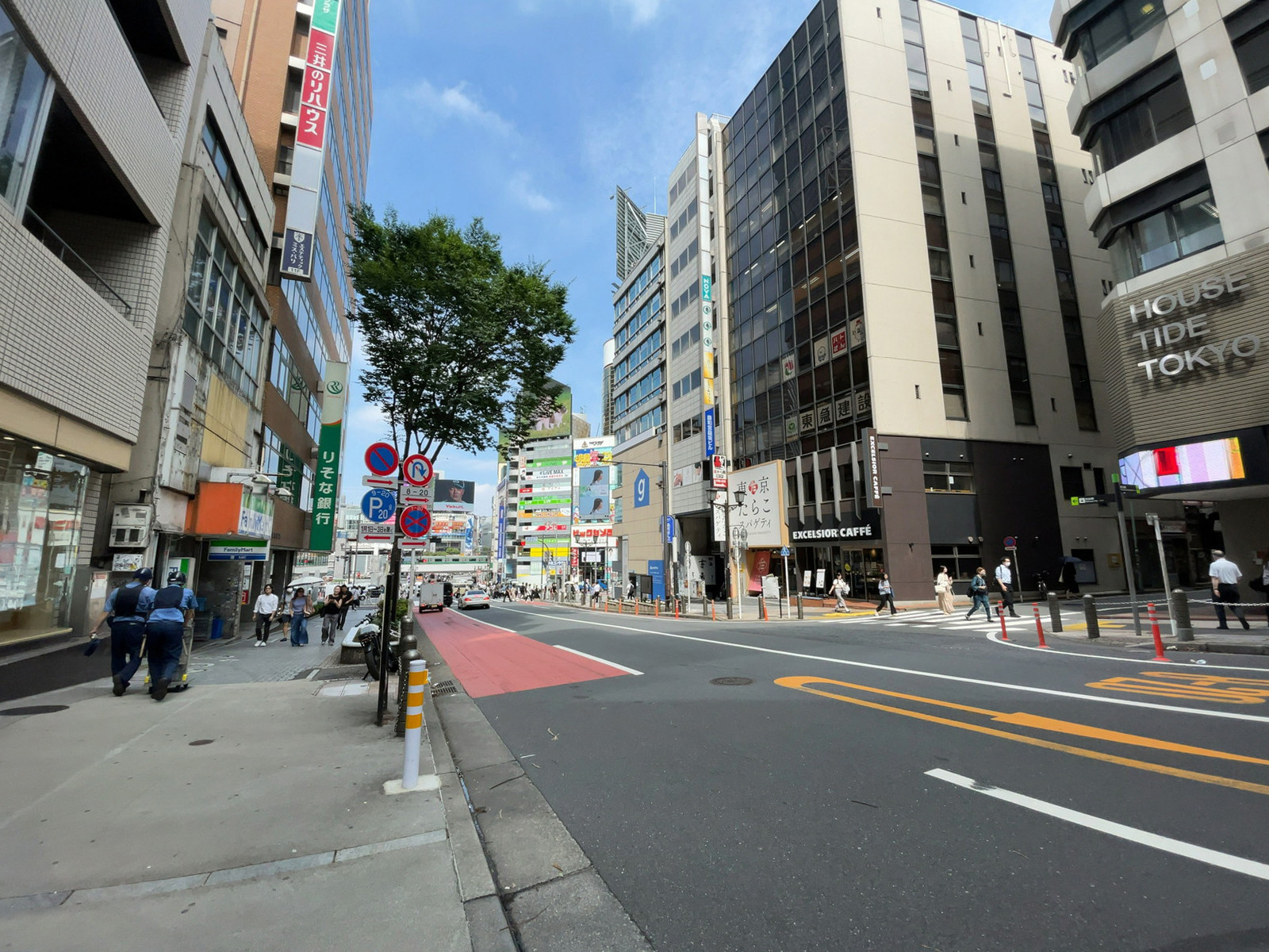 渋谷日永ビル前面の通り