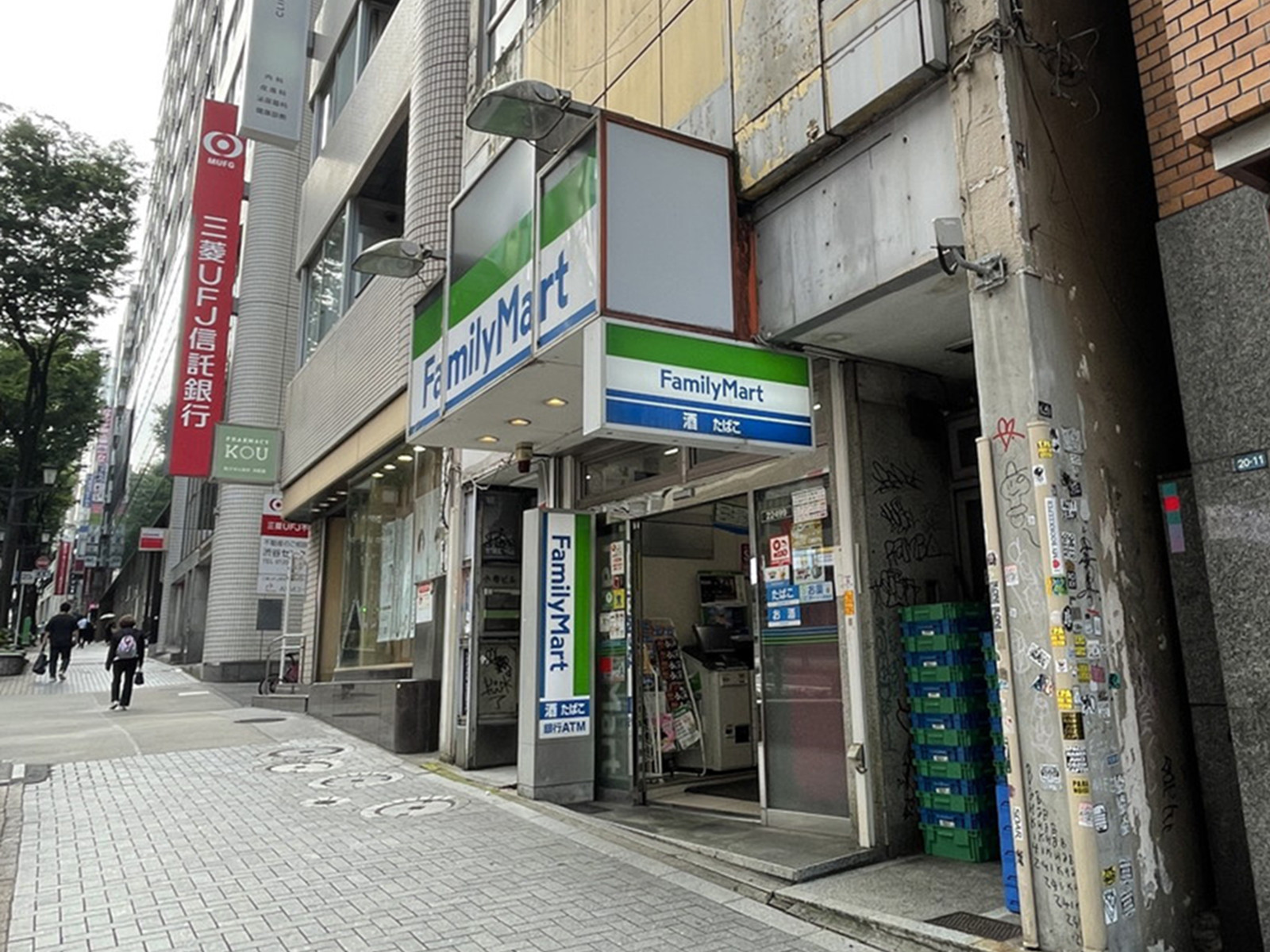 並びのファミリーマート宮益坂下店