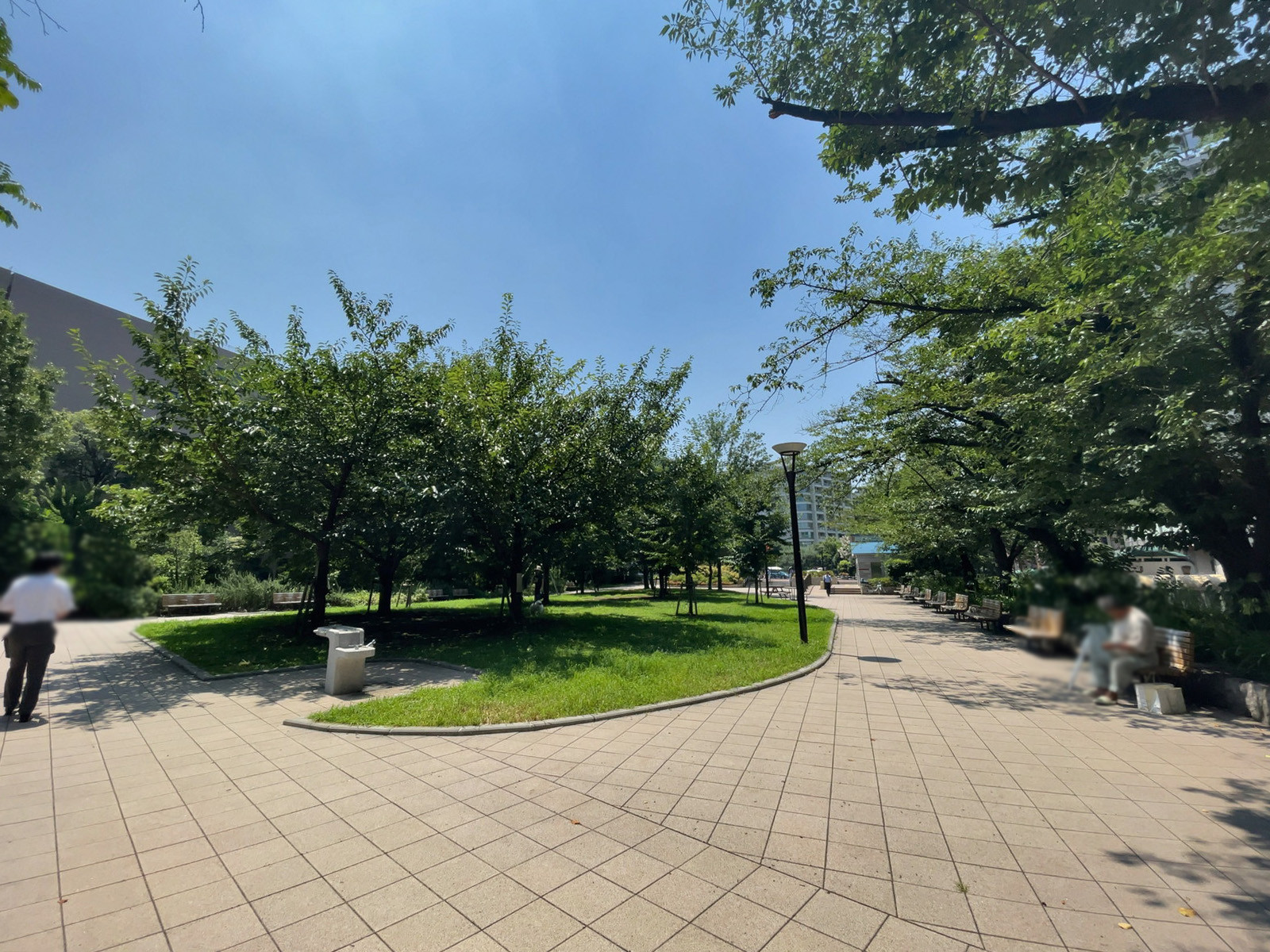 近くの中央区立築地川公園
