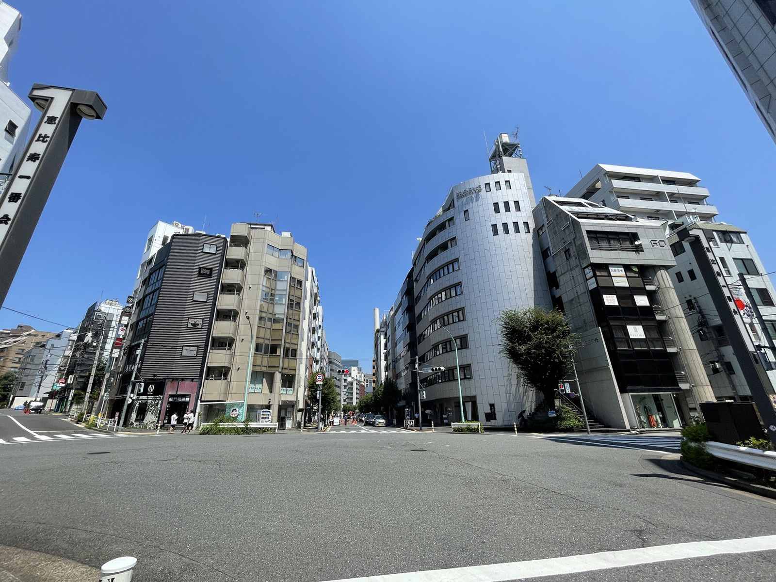 至近の恵比寿西一丁目交差点