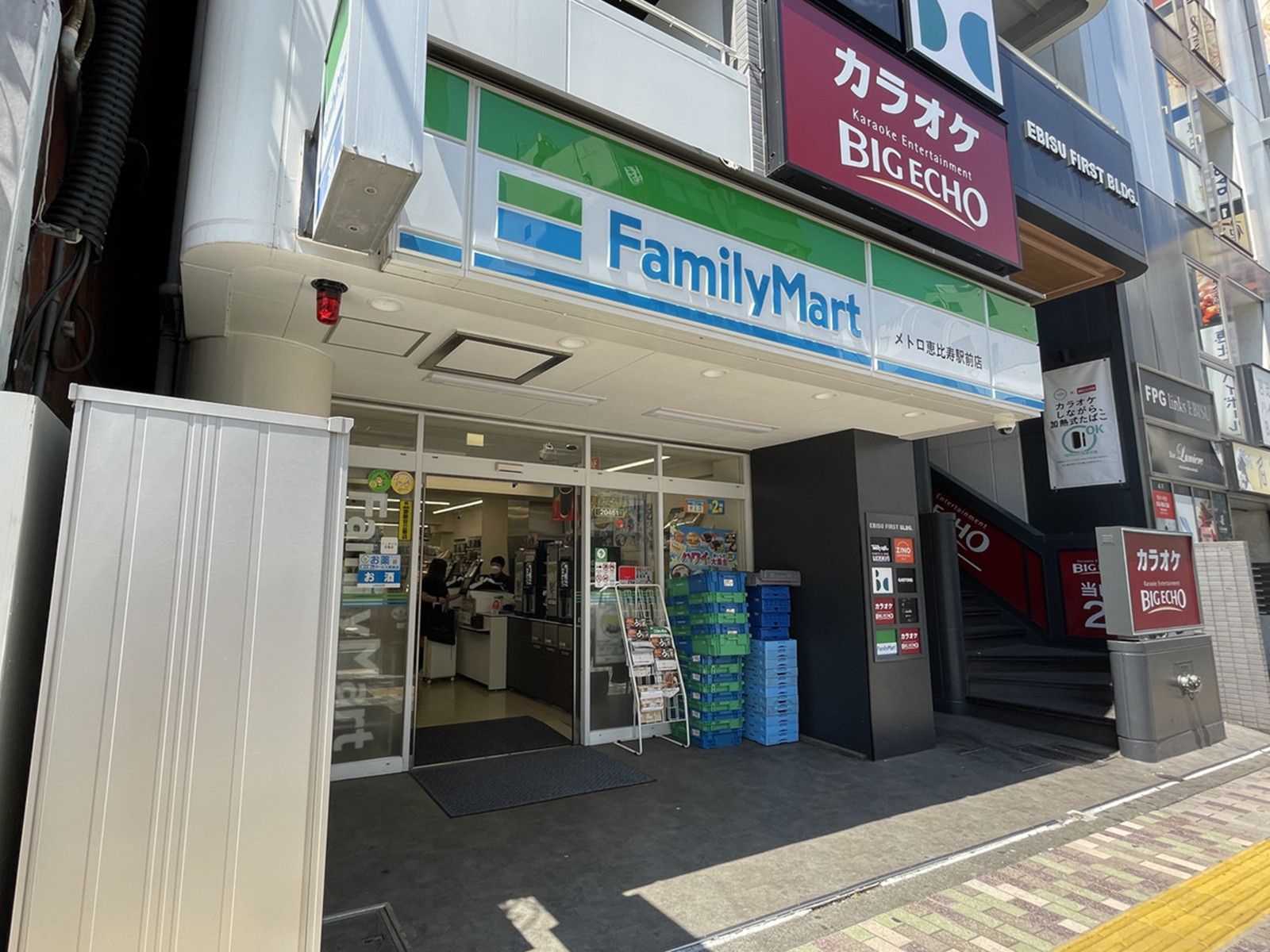 徒歩1分のファミリーマート メトロ恵比寿駅前店