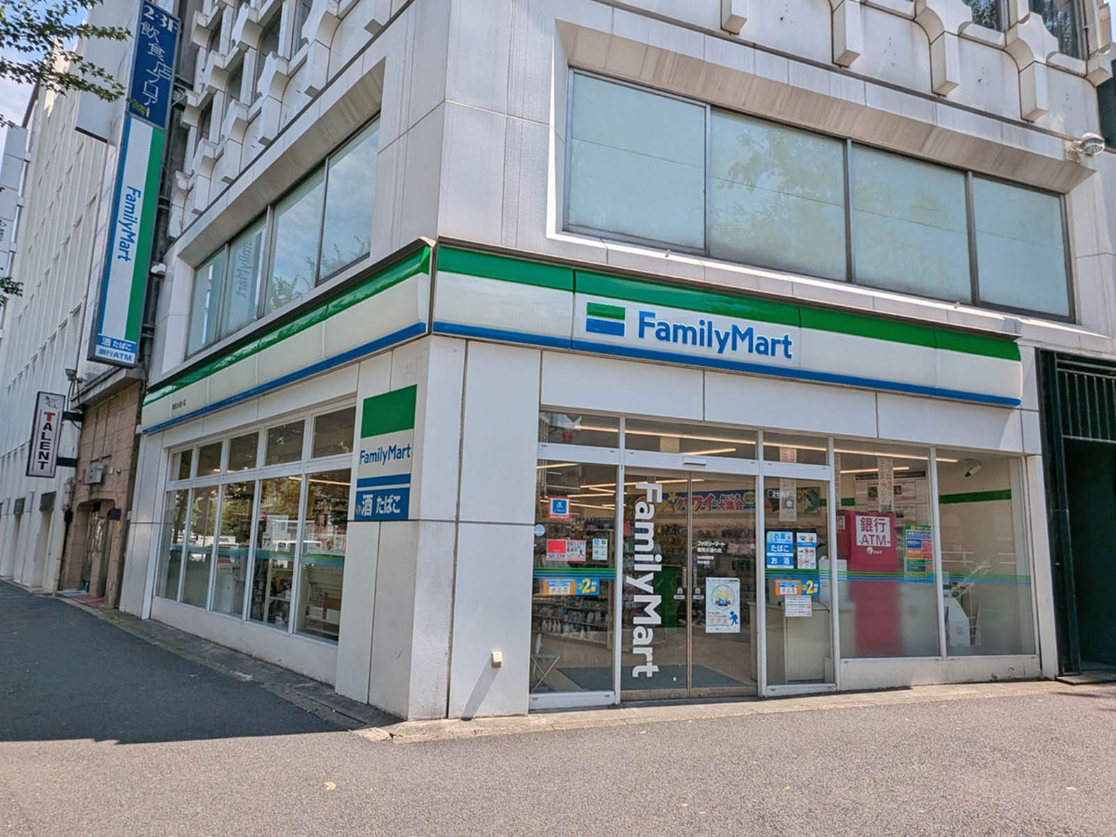 徒歩3分のファミリーマート御苑大通り店