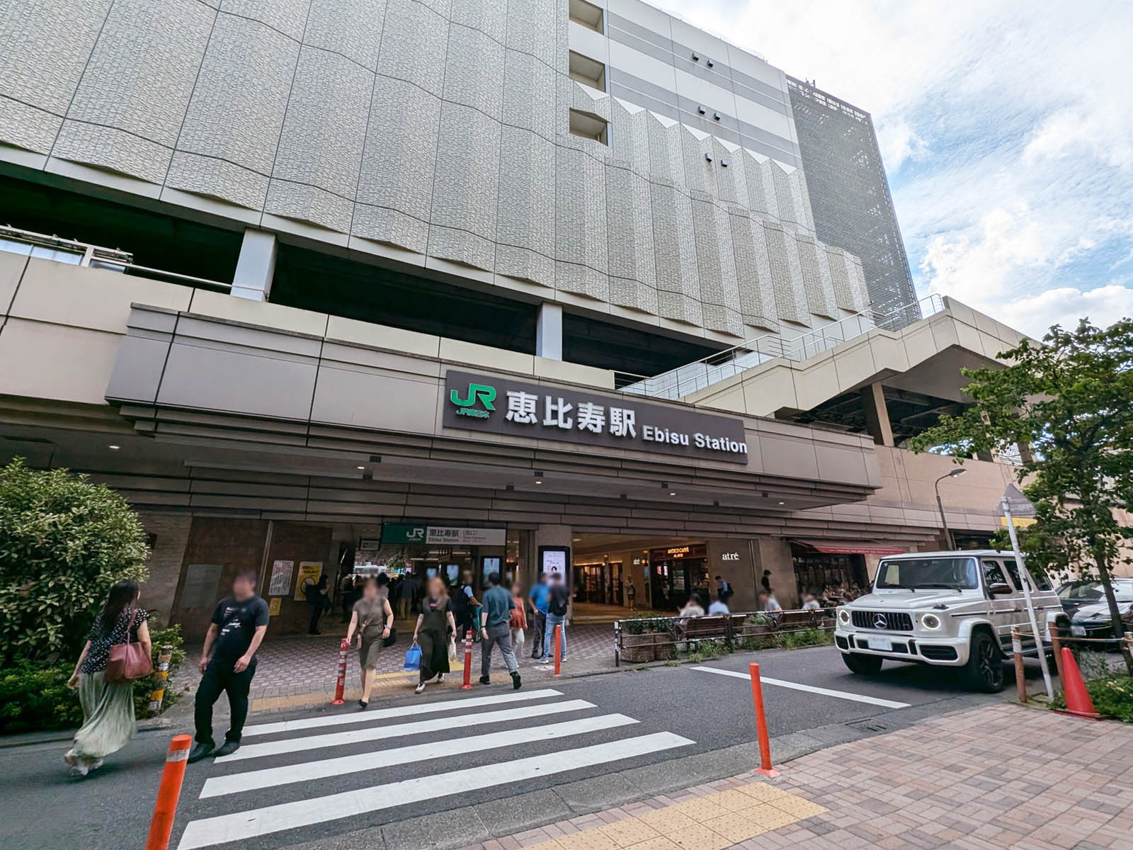 最寄りの「恵比寿駅」