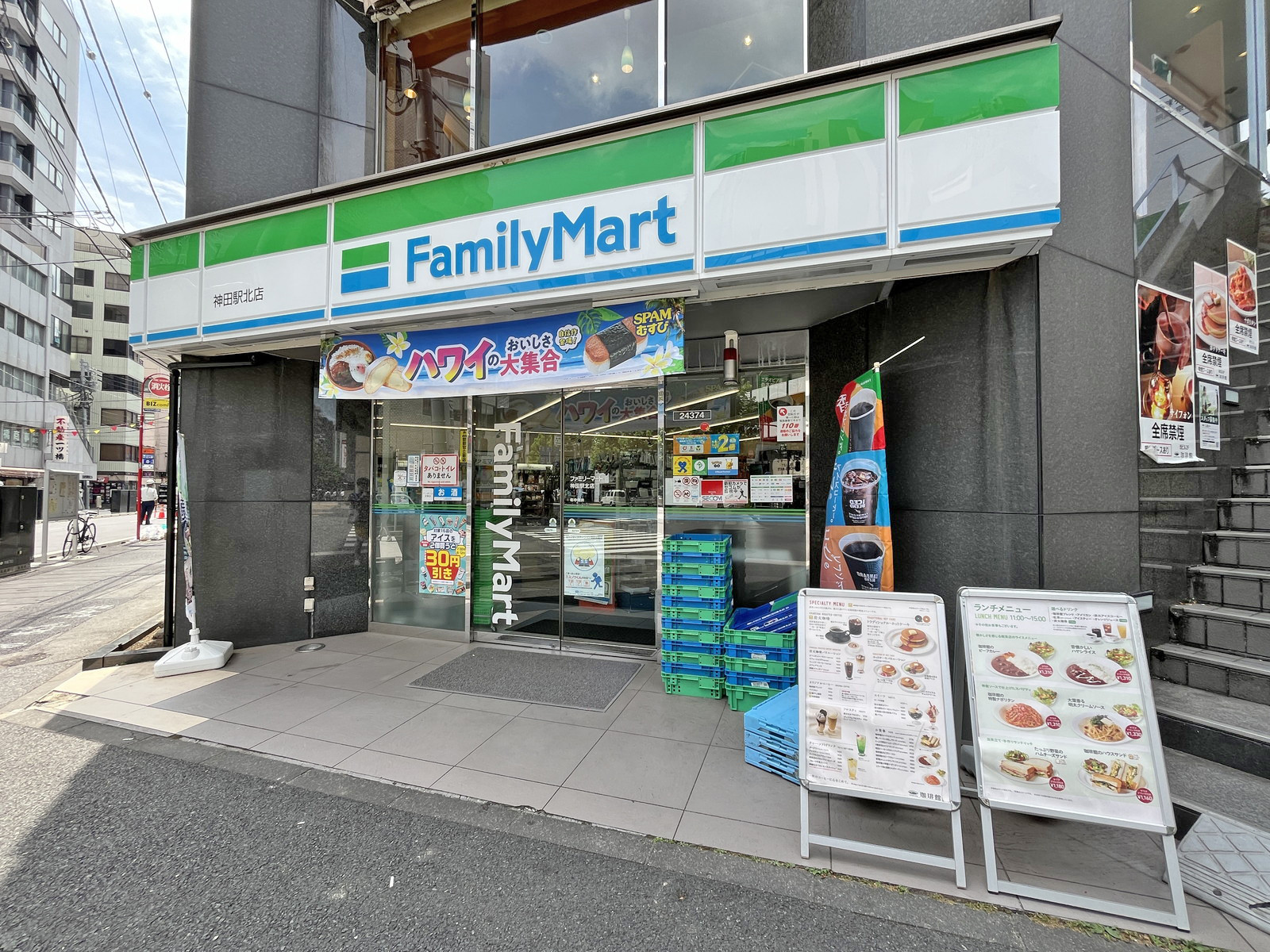 徒歩1分のファミリーマート神田駅北店