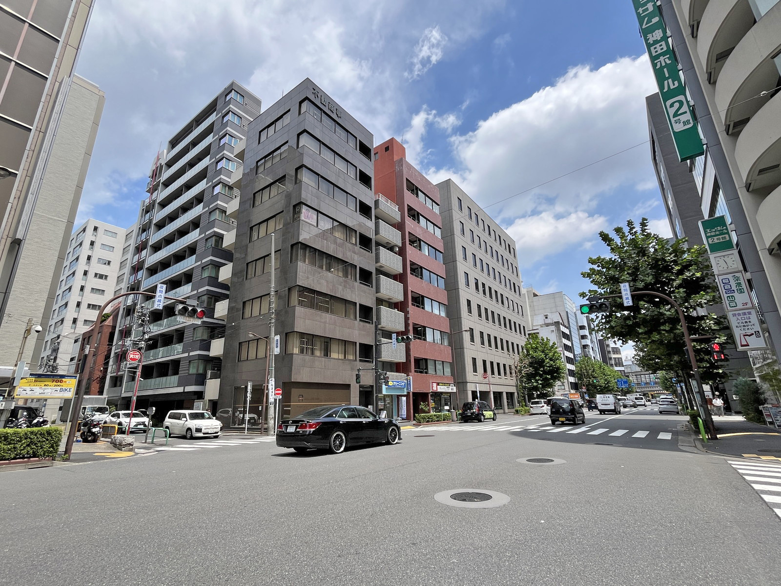 9 STAGE kanda前面の神田警察通り