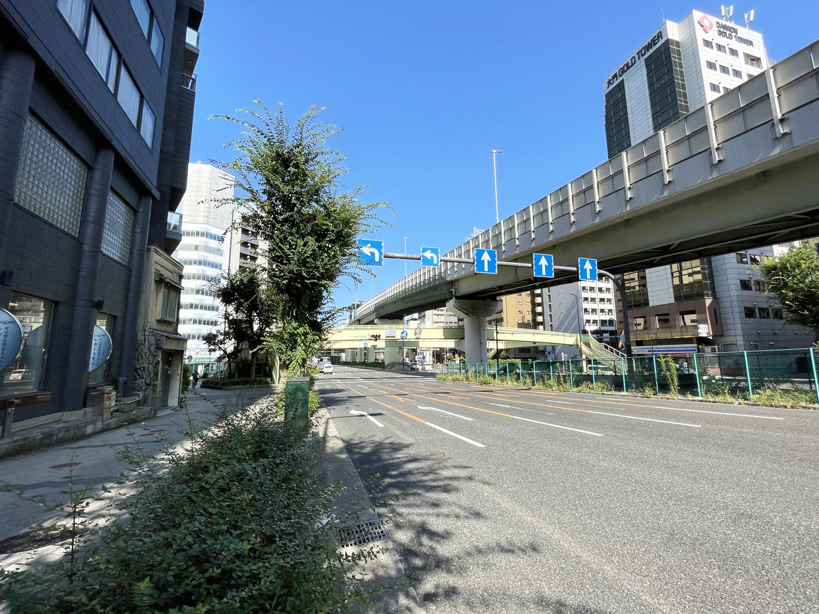 コレカ日本橋ビル前面の通り