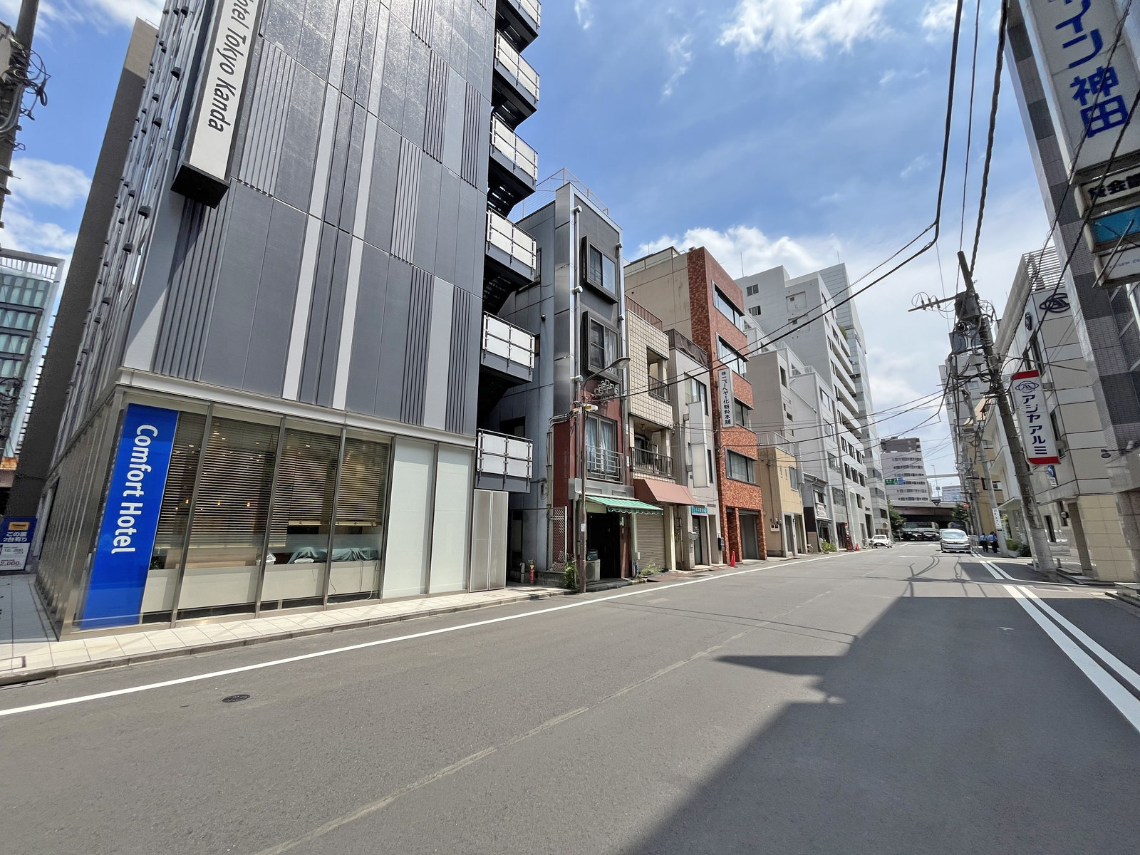 オリンピックイン神田前面通り