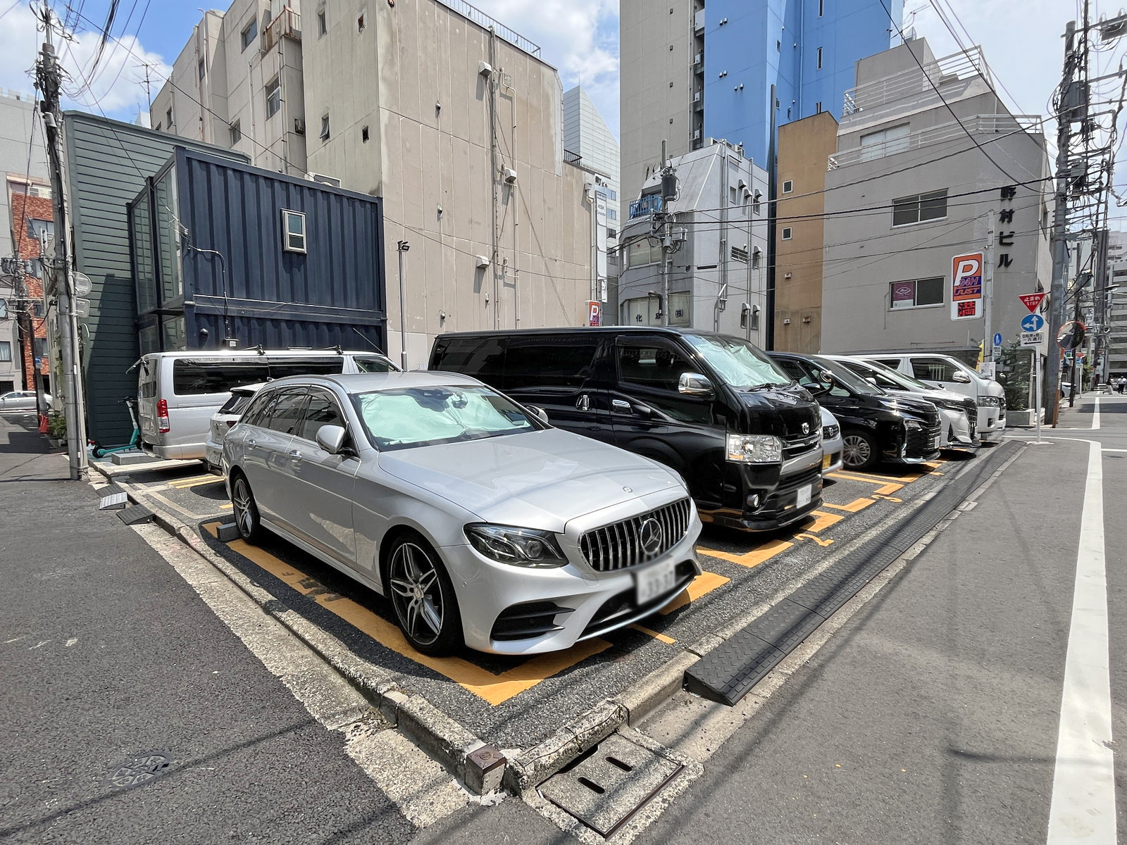 裏手のコインパーキング