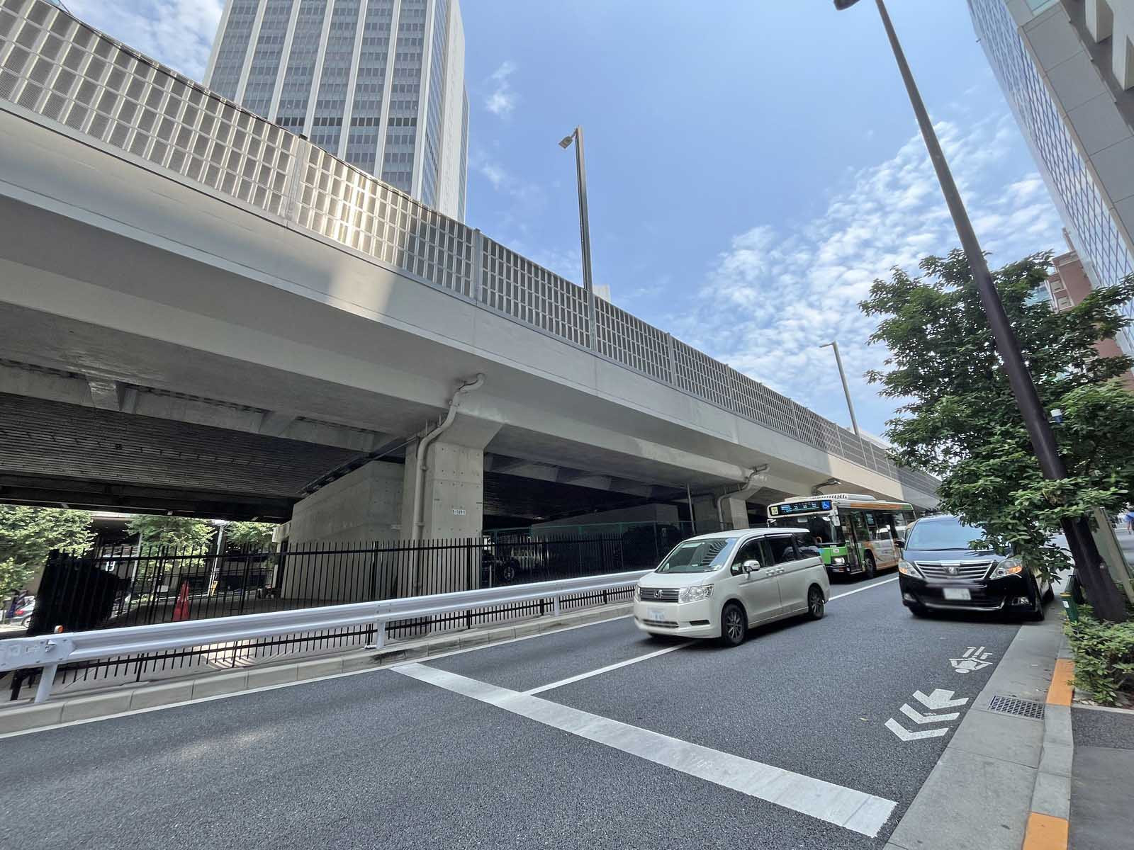 渋谷363清水ビル前面の六本木通り