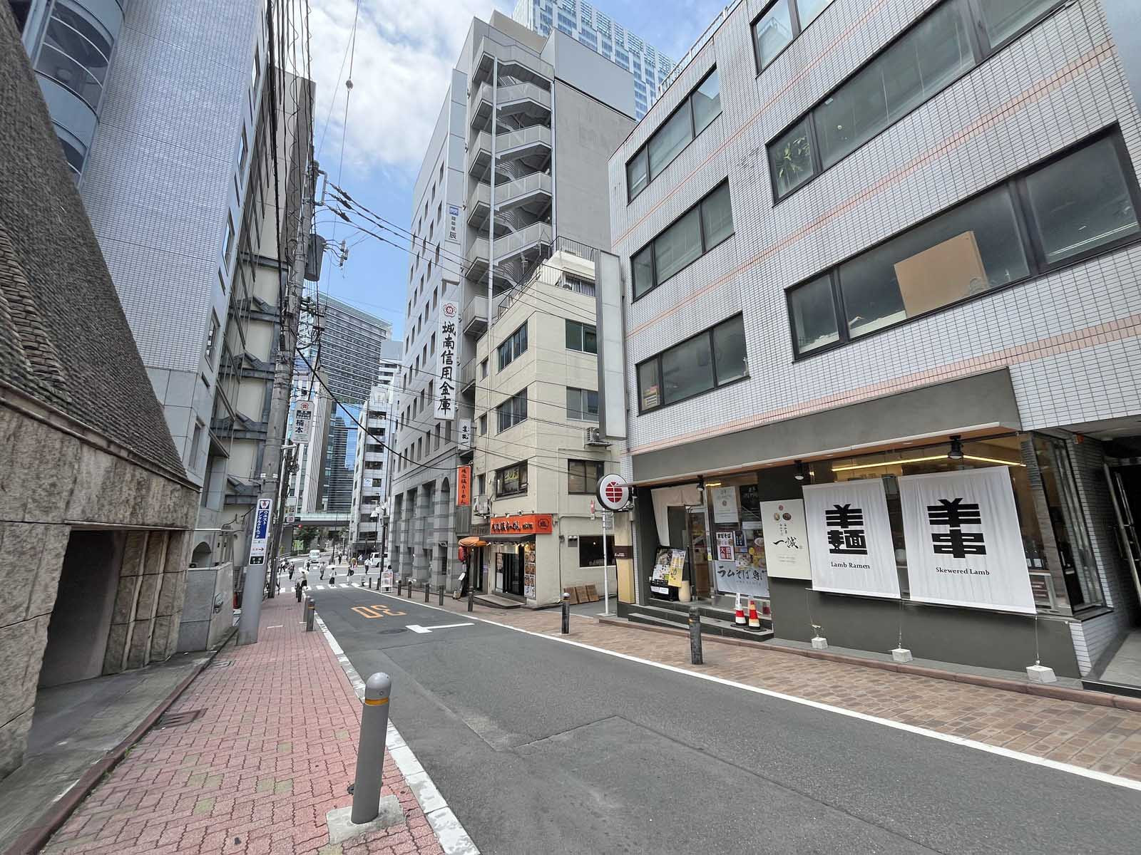 第6矢木ビル前面通り