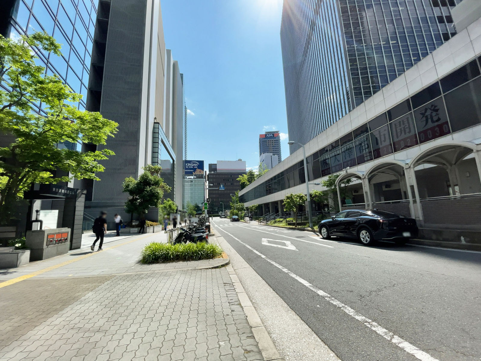 東京建物梅田ビル前面の通り