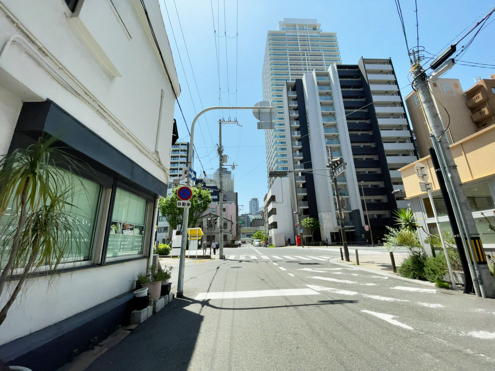 翁ビル前面の通り