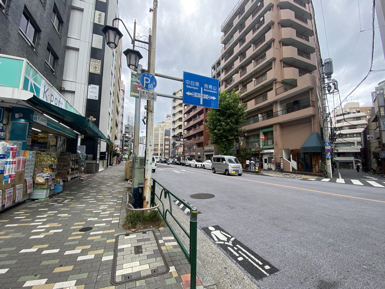 EBISU ONE BLDG前面の通り