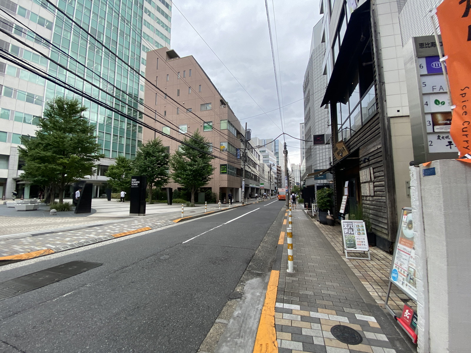 東邦ビル前面の通り