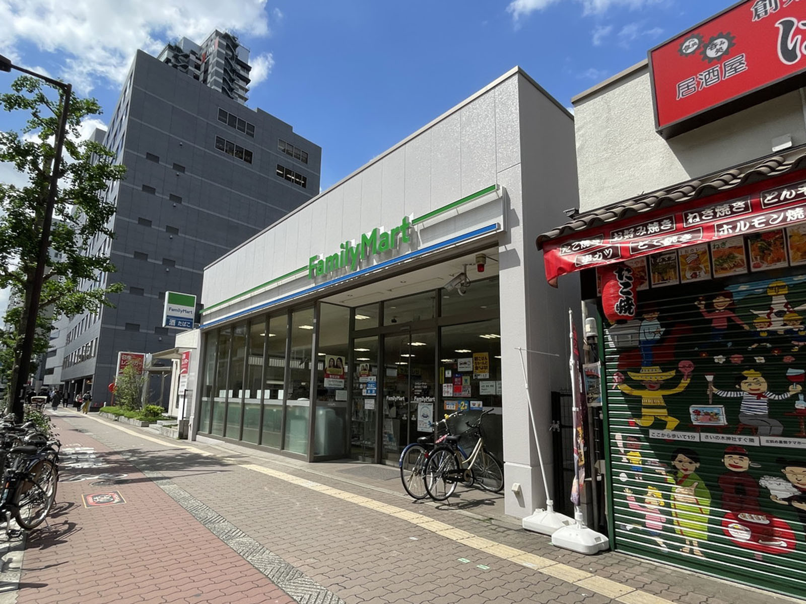 付近のファミリーマート 西中島七丁目店