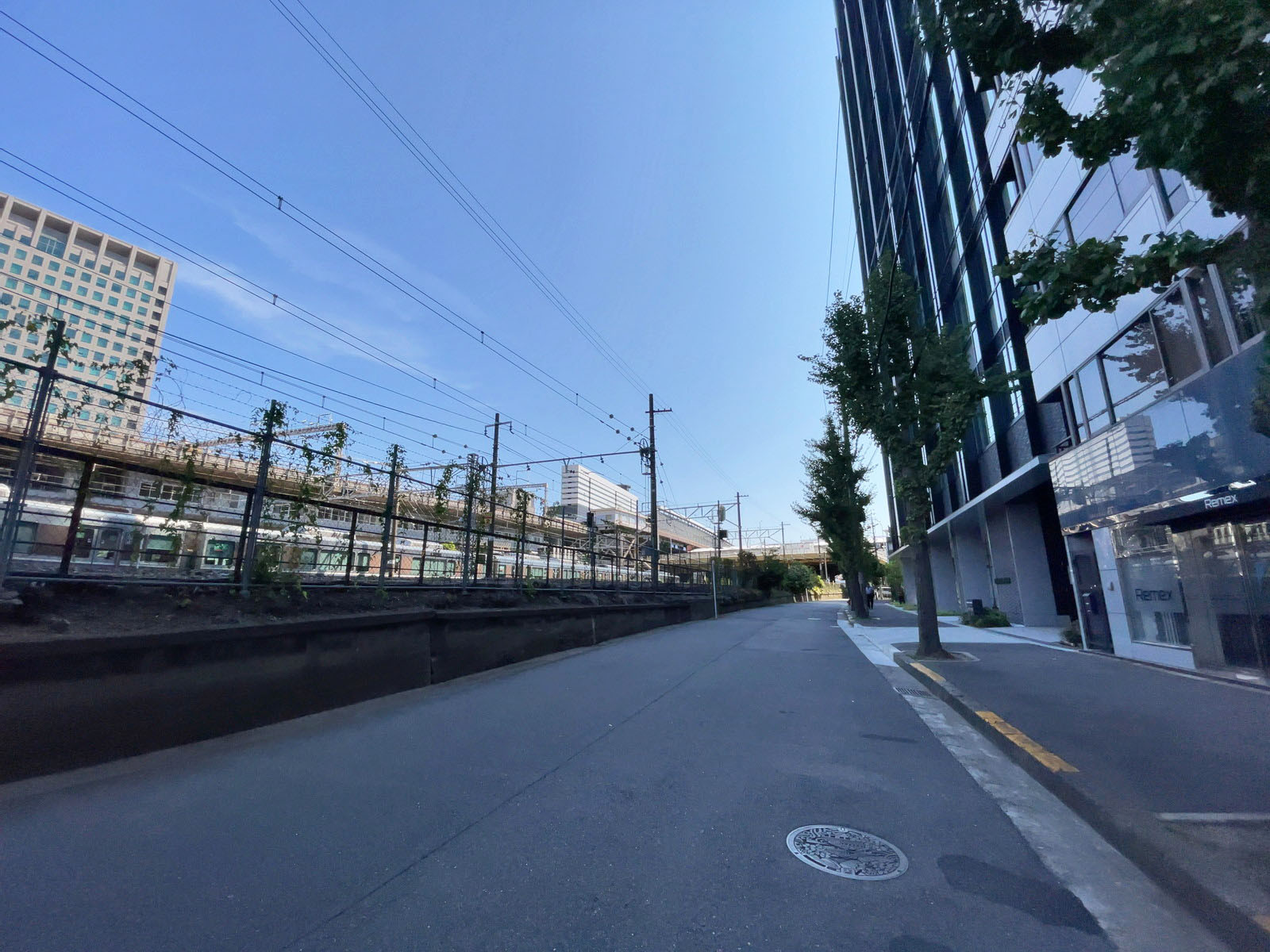 新大阪駅前和光ビル前面の通り