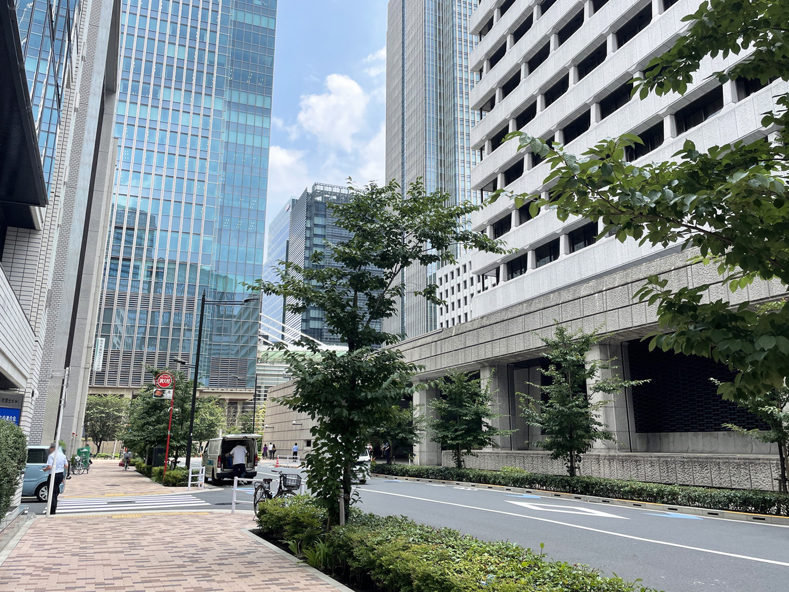 社会保険労務士会ビル前面の通り