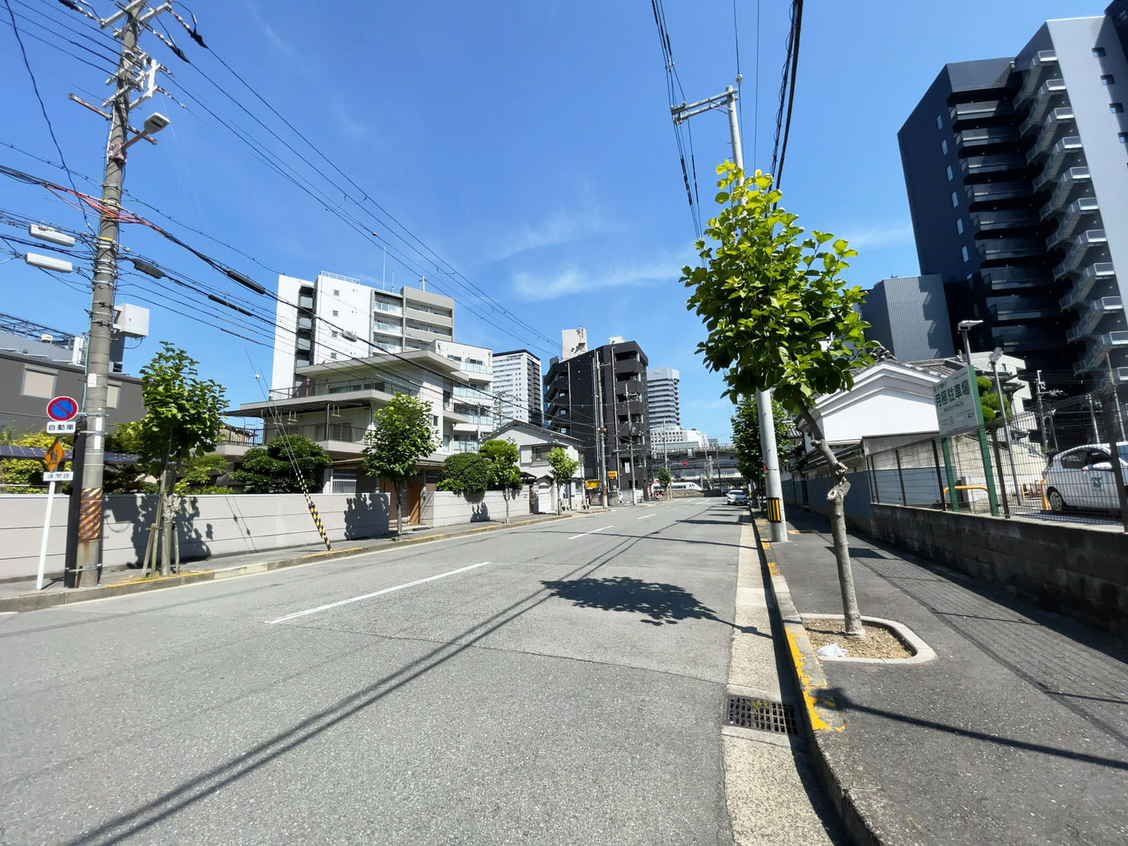大西ビル前面の通り