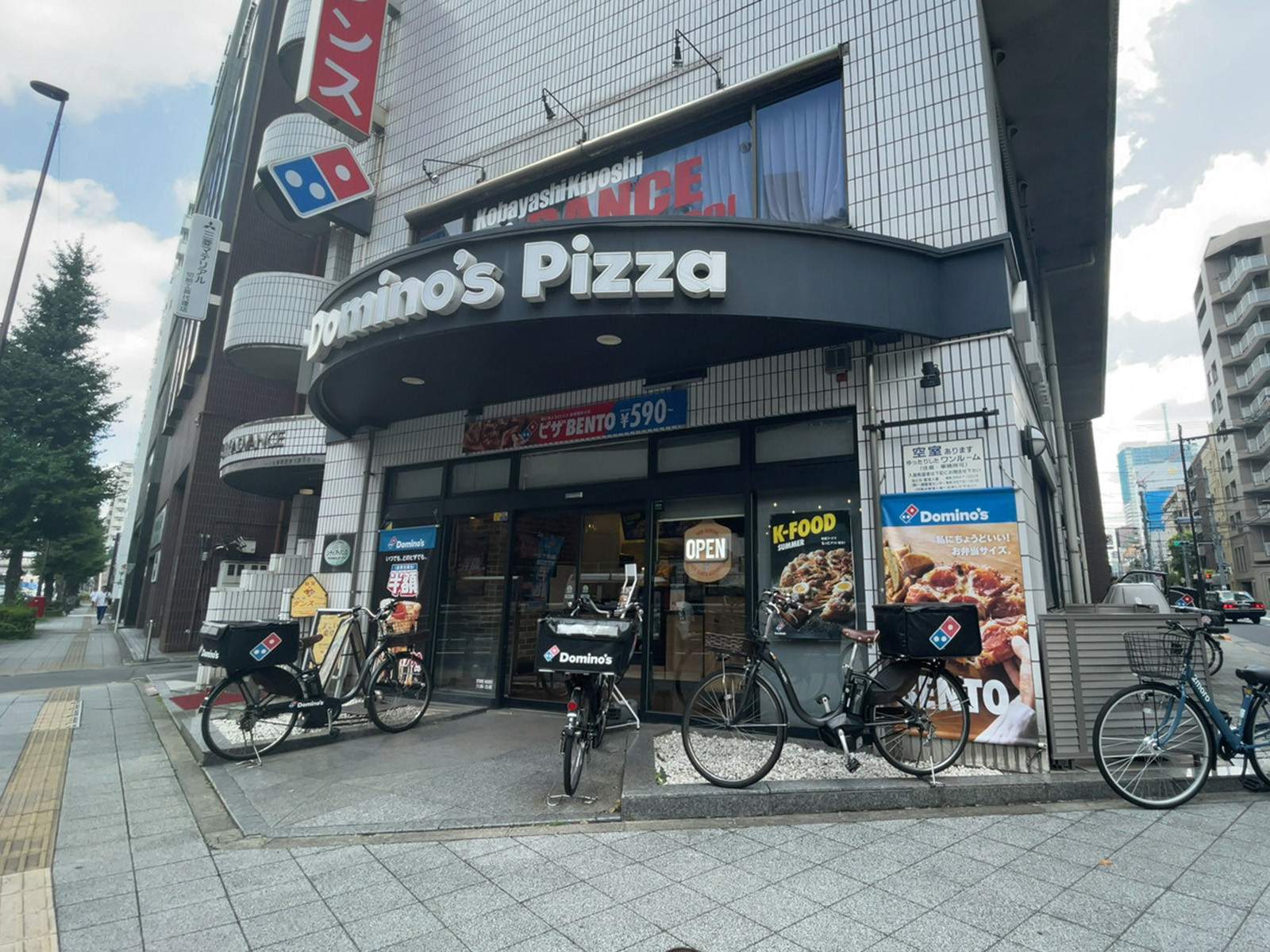 徒歩3分のドミノ・ピザ上野店