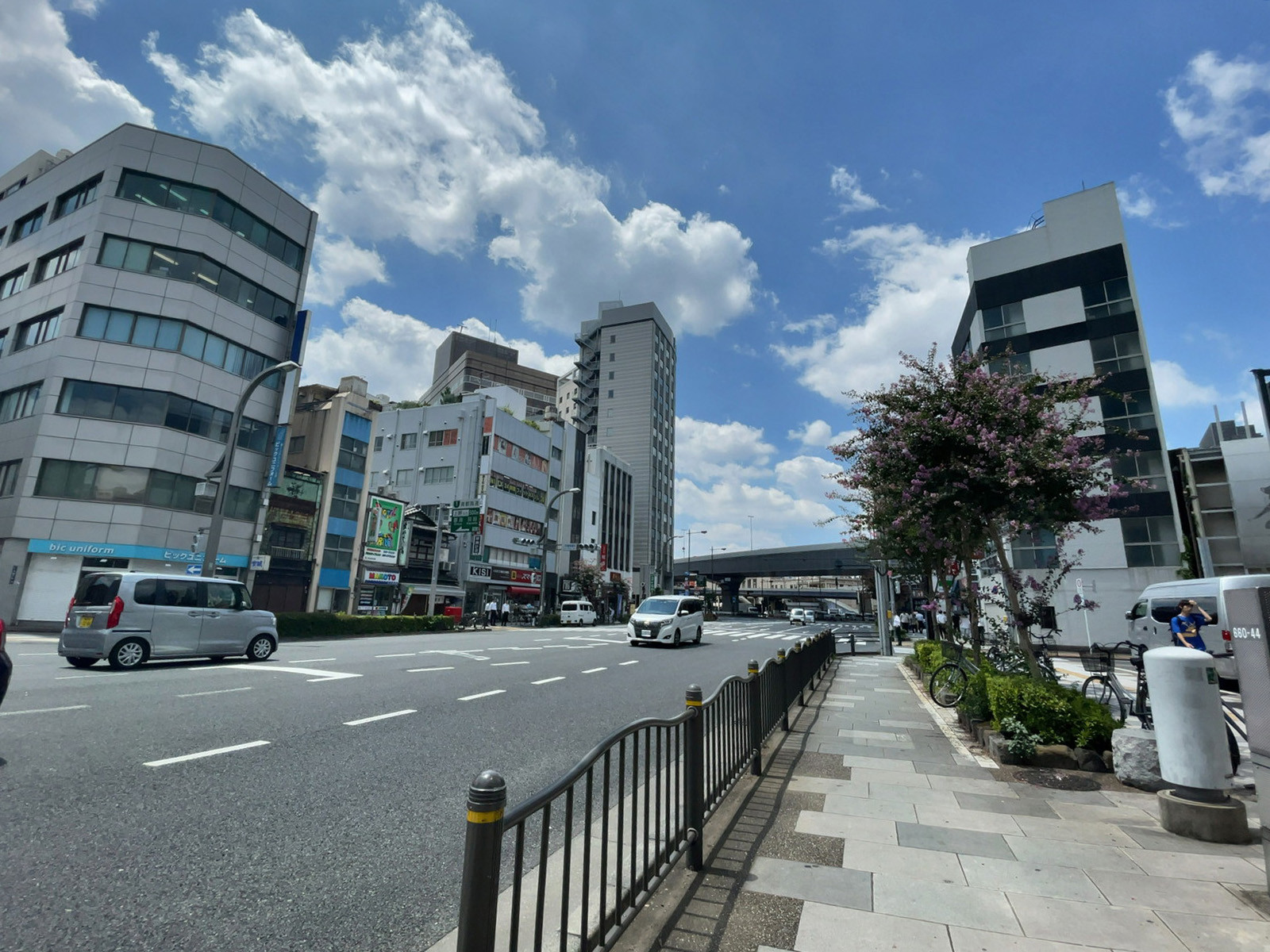 近くの浅草通り
