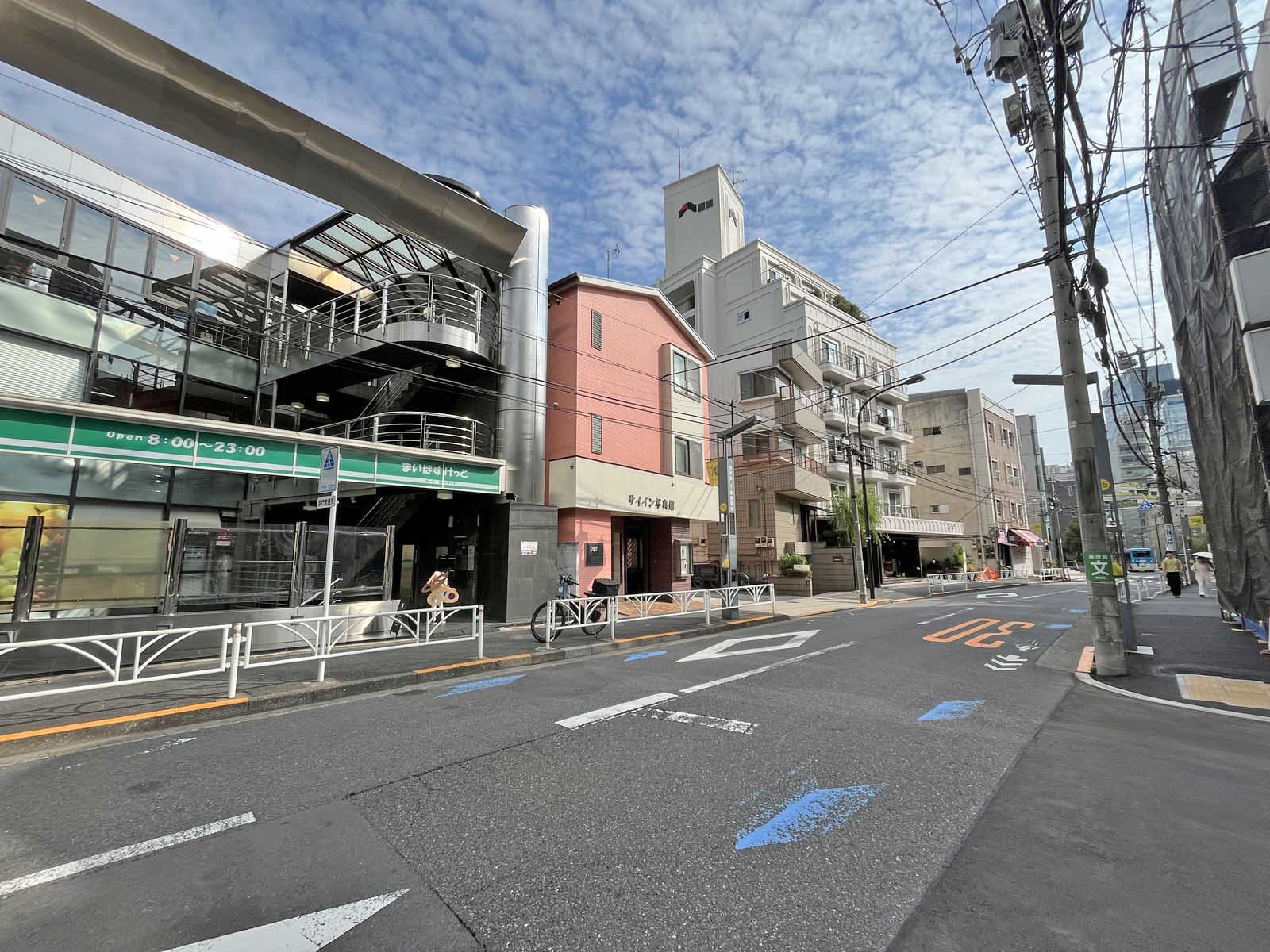 神宮前グリーンビル前面通り