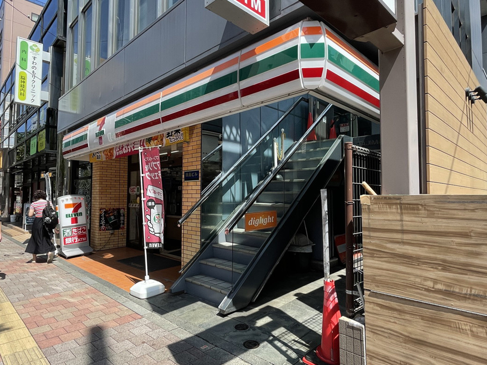 並びのセブンイレブン高田馬場2丁目店