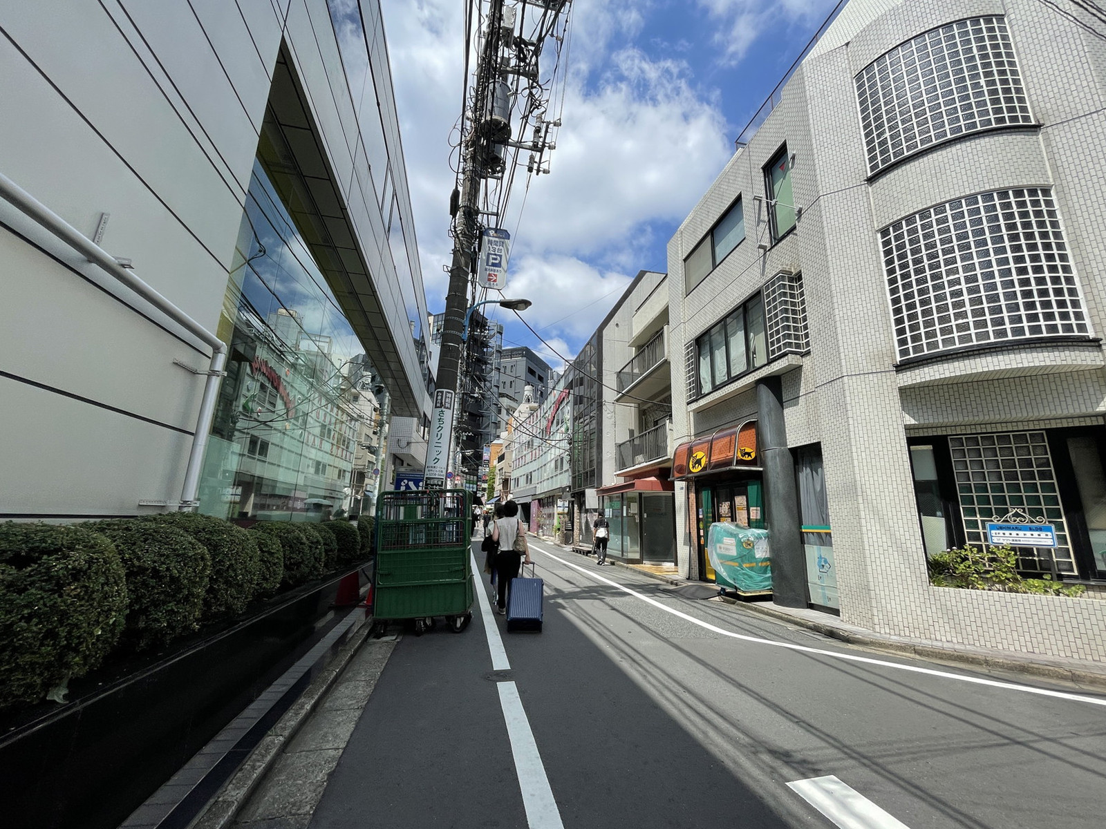 03ビル前面の通り