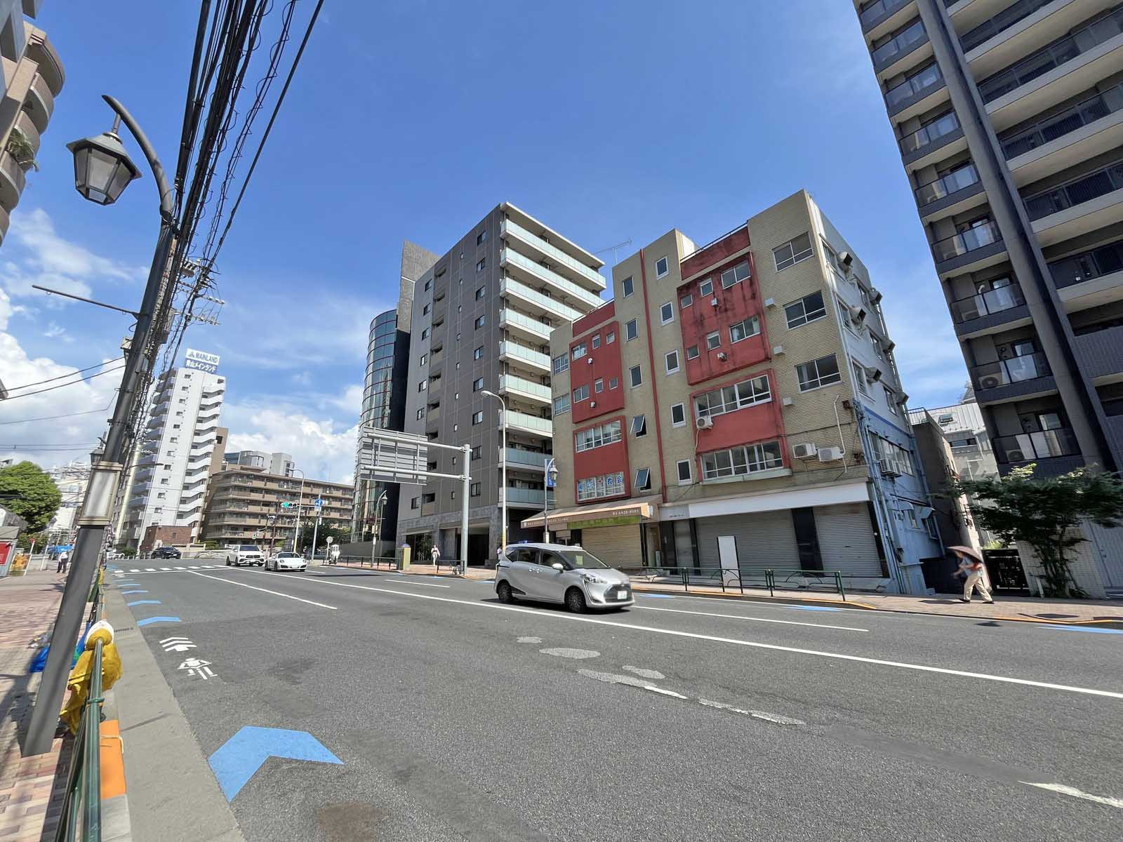 KーTREE目黒前面の目黒通り
