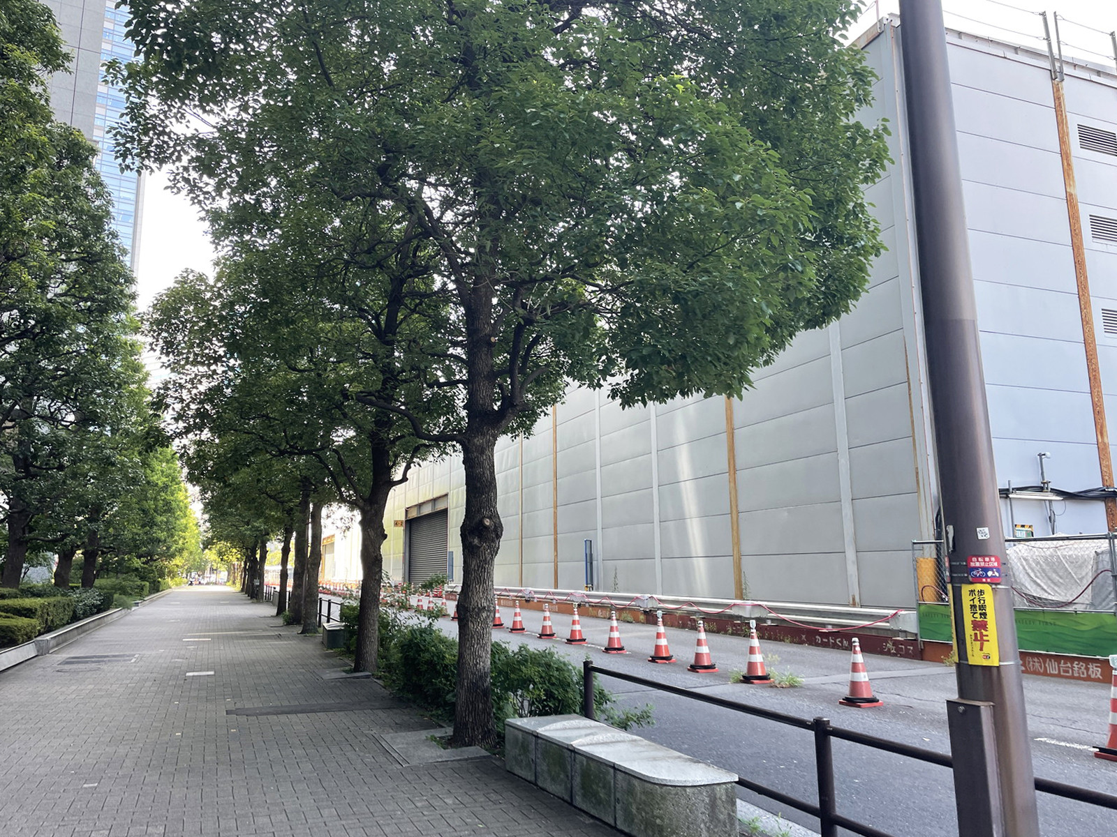 太陽生命品川ビル前面の通り
