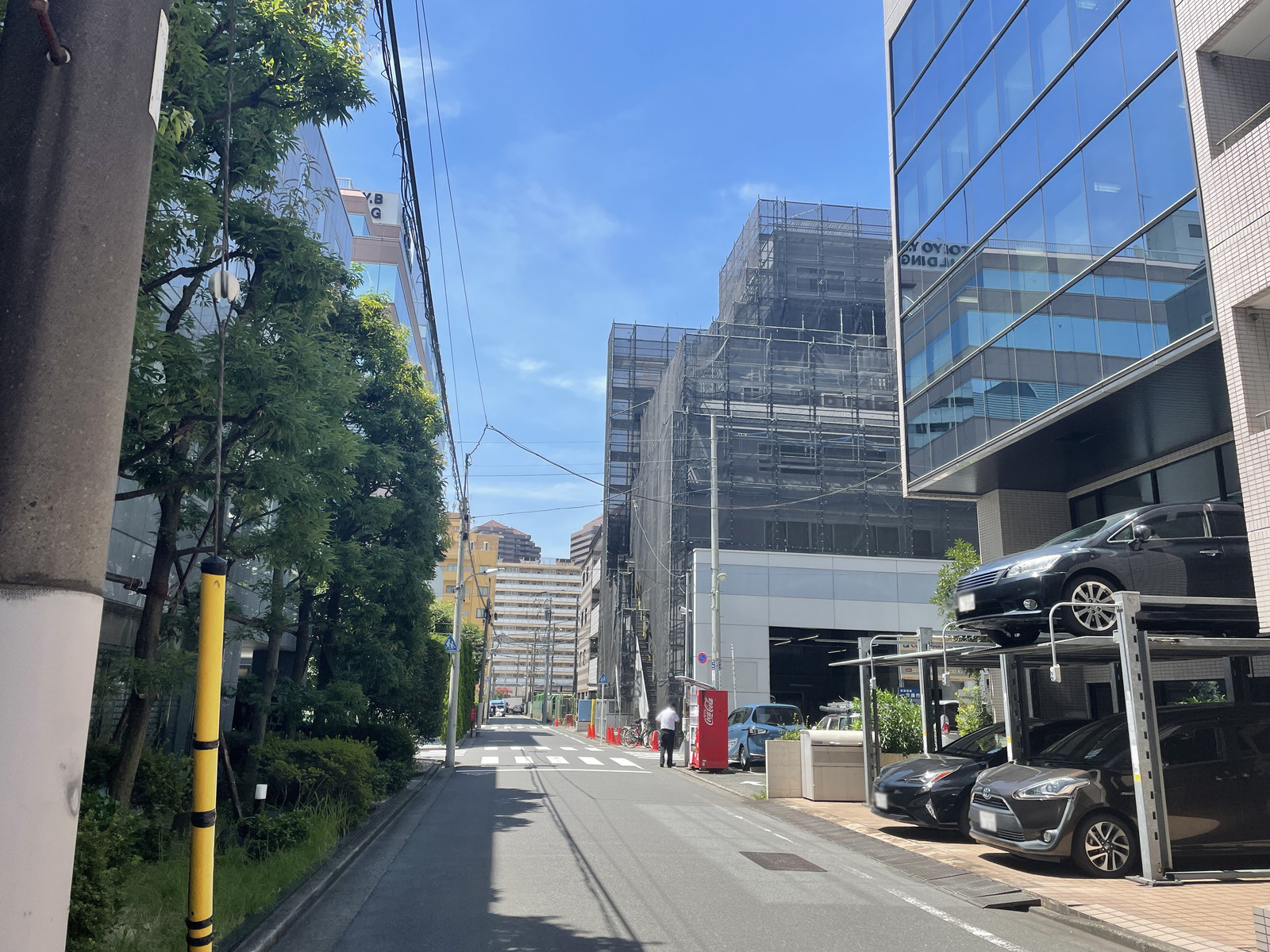 TYビル前面の通り