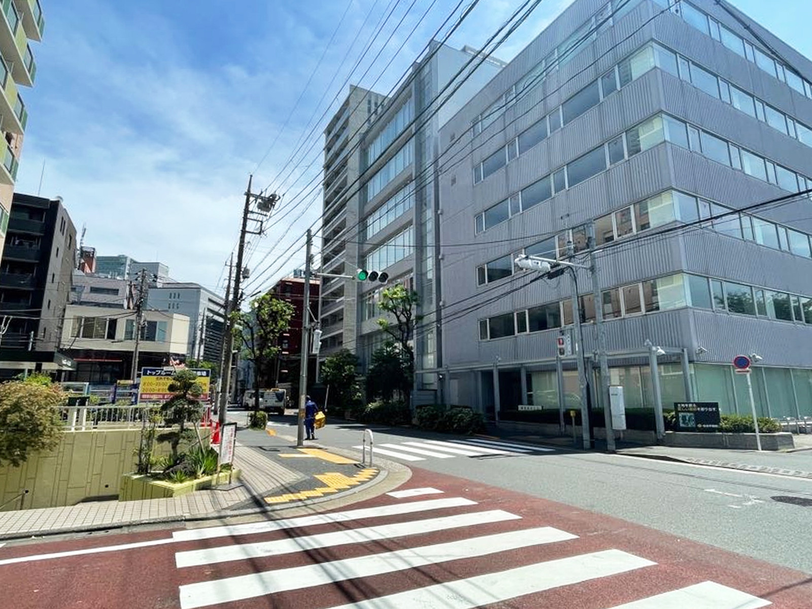 周辺は閑静なエリア