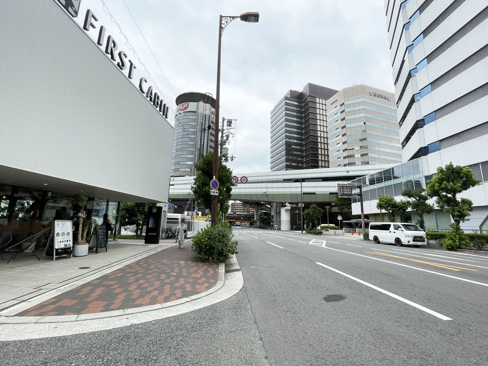 MF西梅田ビル前面の通り