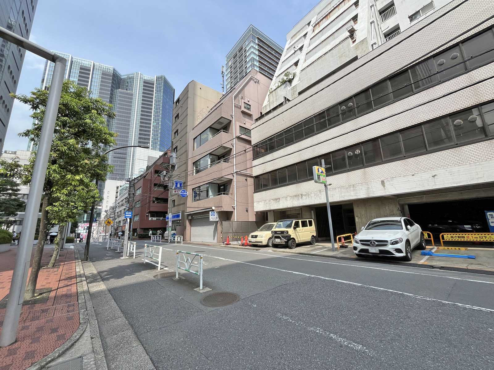 的場ビル前面通り