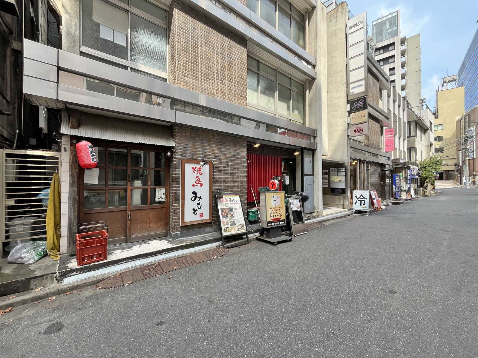 付近には飲食店が充実
