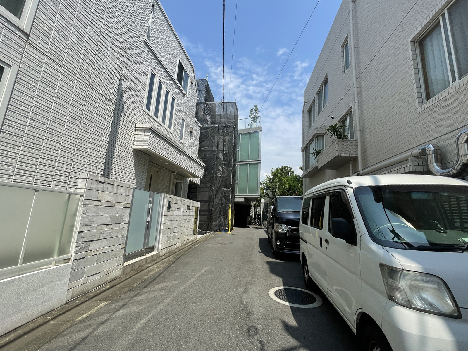 Angle Building前面の通り