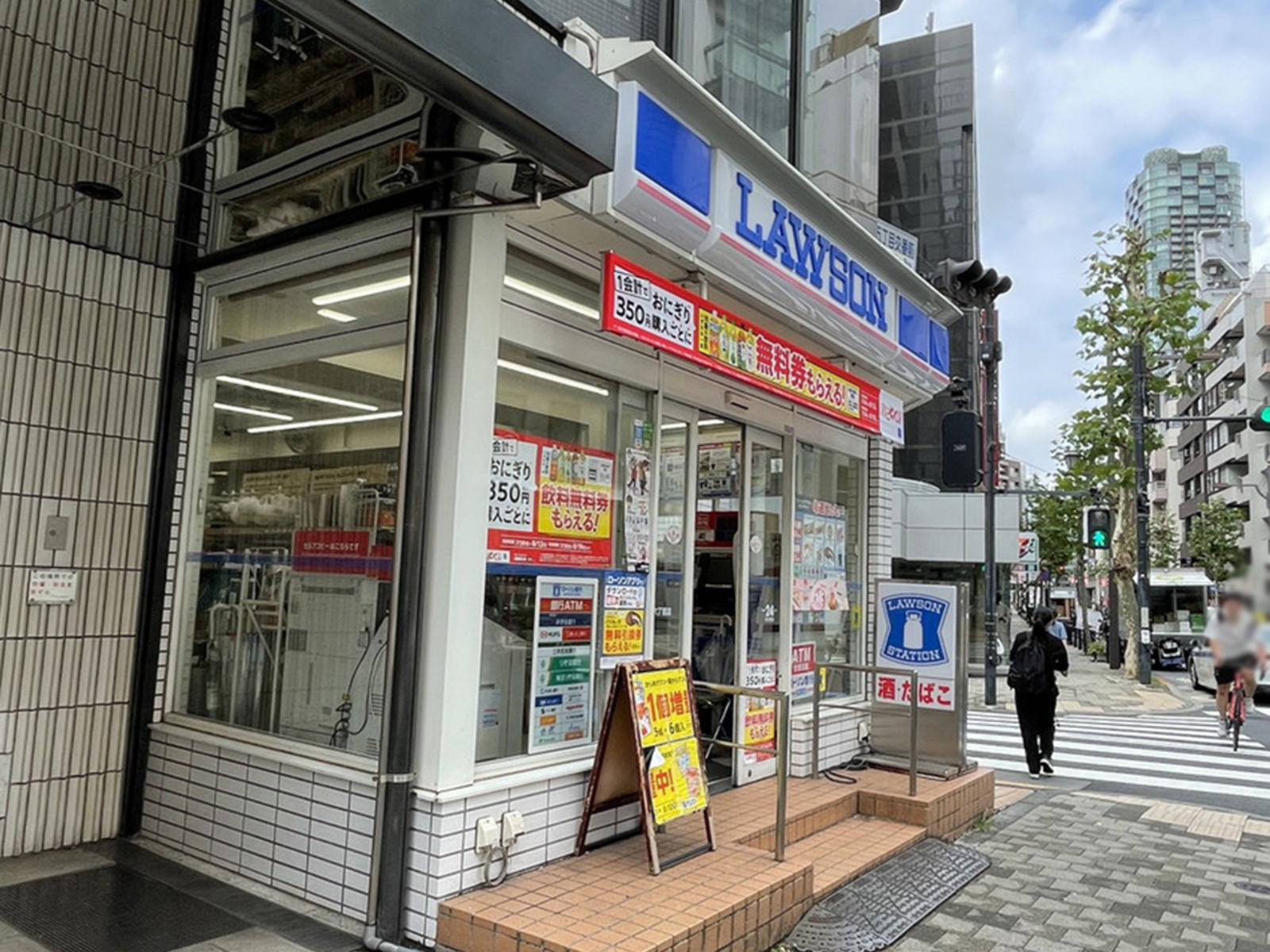 徒歩3分のローソン 赤坂6丁目店