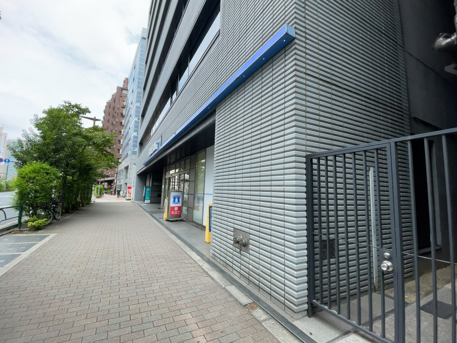 徒歩2分のローソン 九段北目白通店