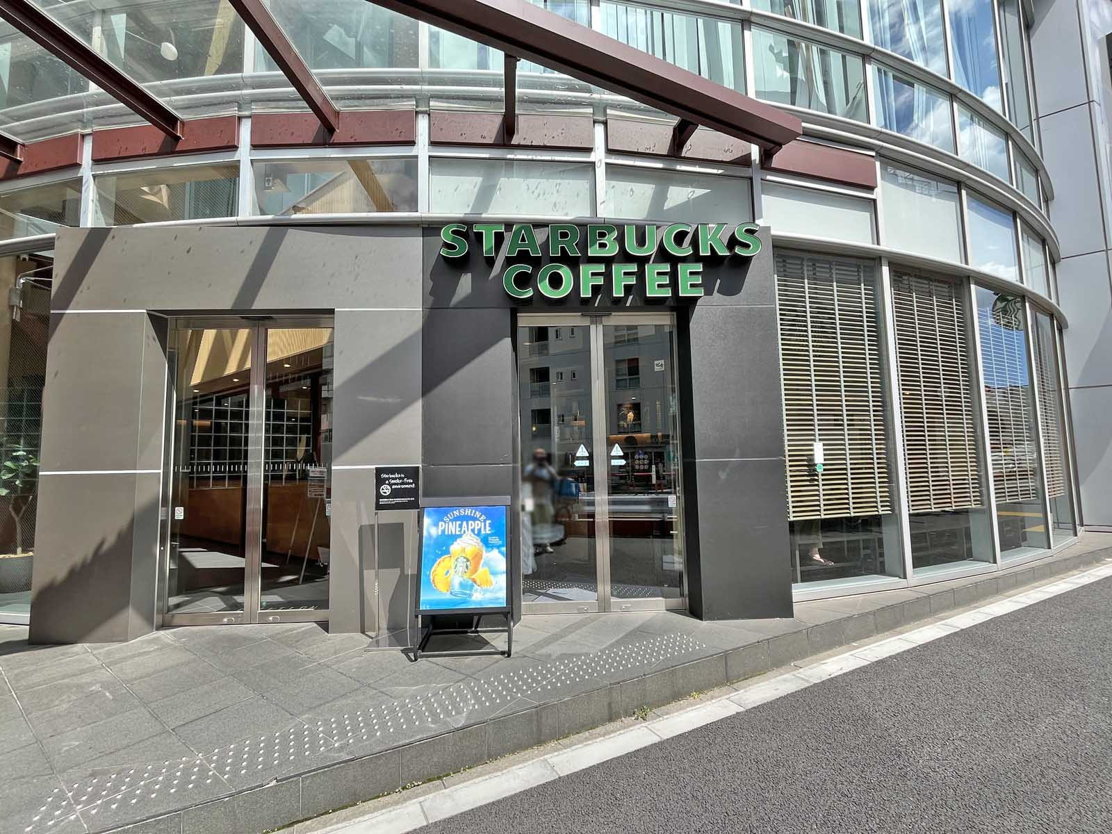 徒歩2分のスターバックス北参道店