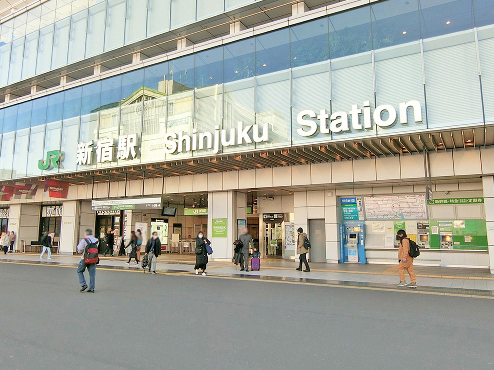 徒歩圏内の「新宿駅」
