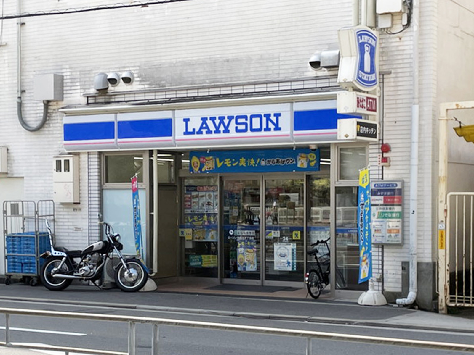 至近のローソン 南堀江三丁目店
