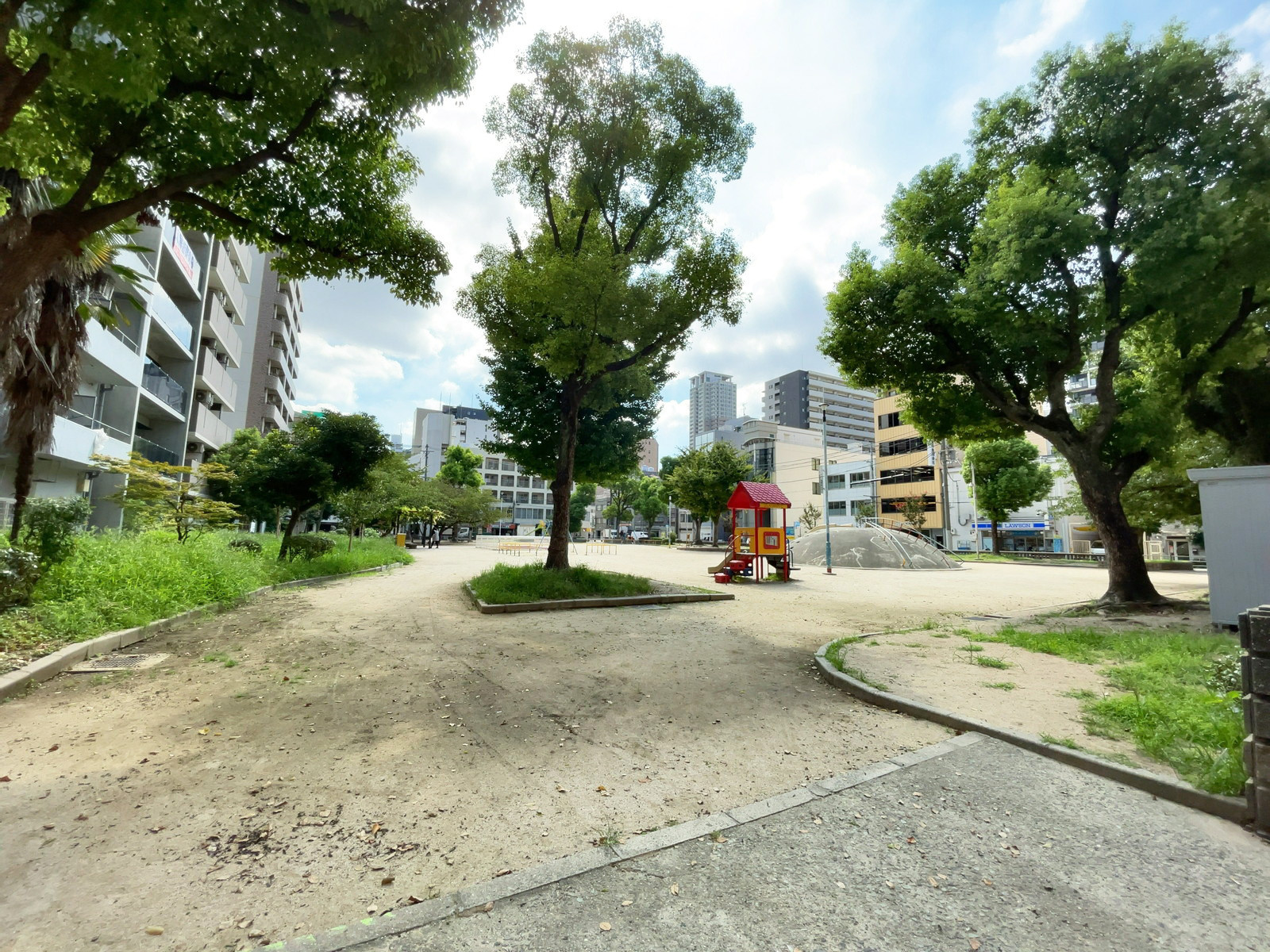 向かいの高台橋公園